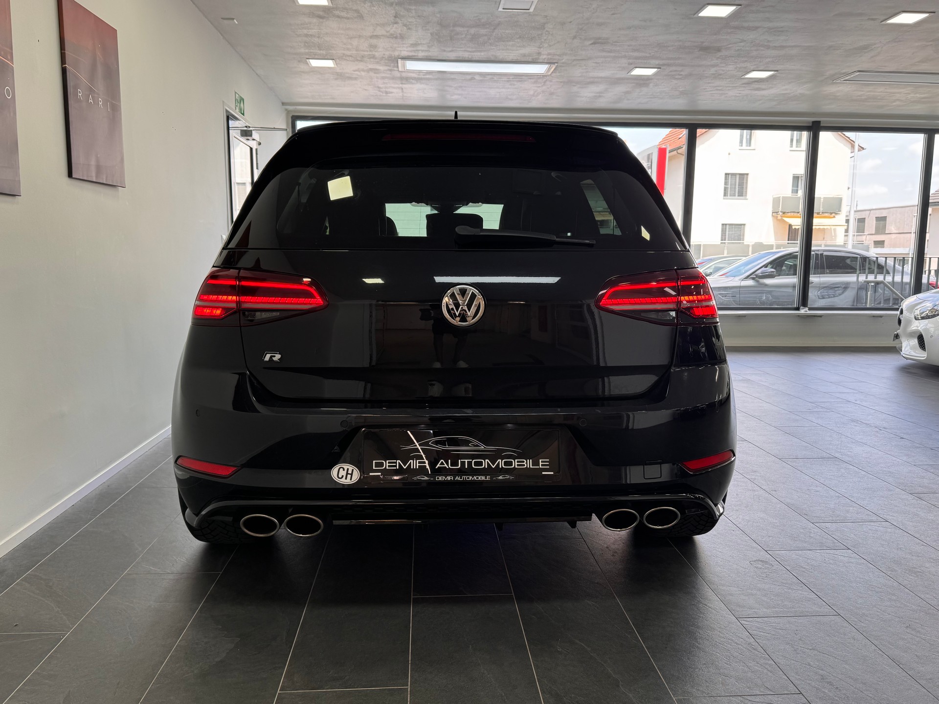 VW Golf 2.0 TSI R 4Motion DSG *Performance Pack / Nappa Leder / Rückfahrkamera / DynAudio / Keyless / Digital Cockpit*-image-4