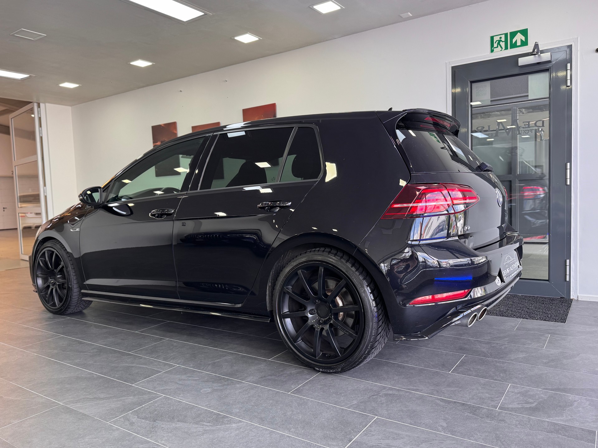 VW Golf 2.0 TSI R 4Motion DSG *Performance Pack / Nappa Leder / Rückfahrkamera / DynAudio / Keyless / Digital Cockpit*-image-5