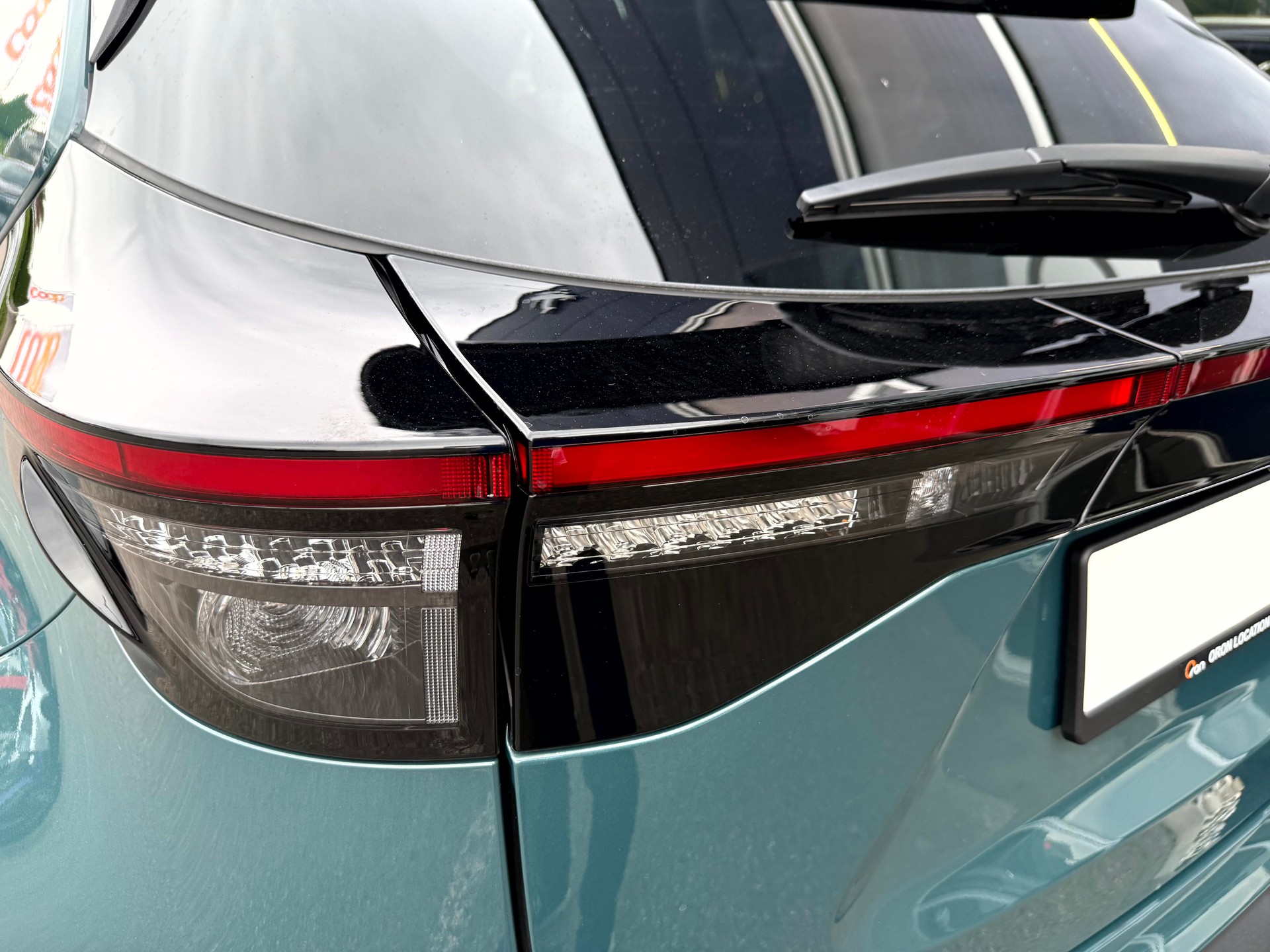 TOYOTA Yaris Cross 1.5 Premium AWDi e-CVT-image-9
