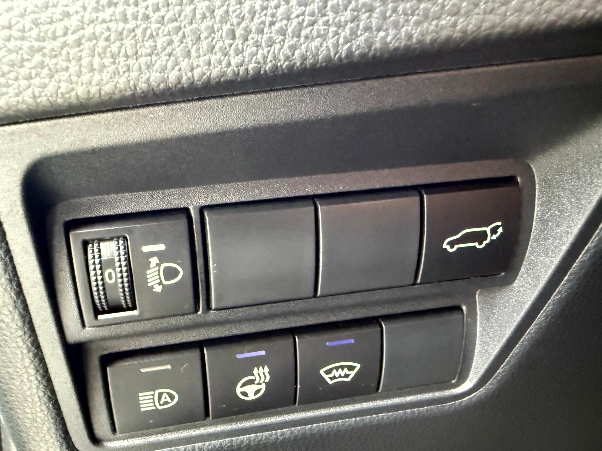 TOYOTA Yaris Cross 1.5 Premium AWDi e-CVT-image-17