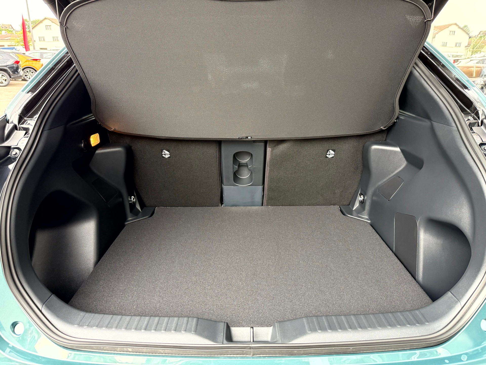 TOYOTA Yaris Cross 1.5 Premium AWDi e-CVT-image-29