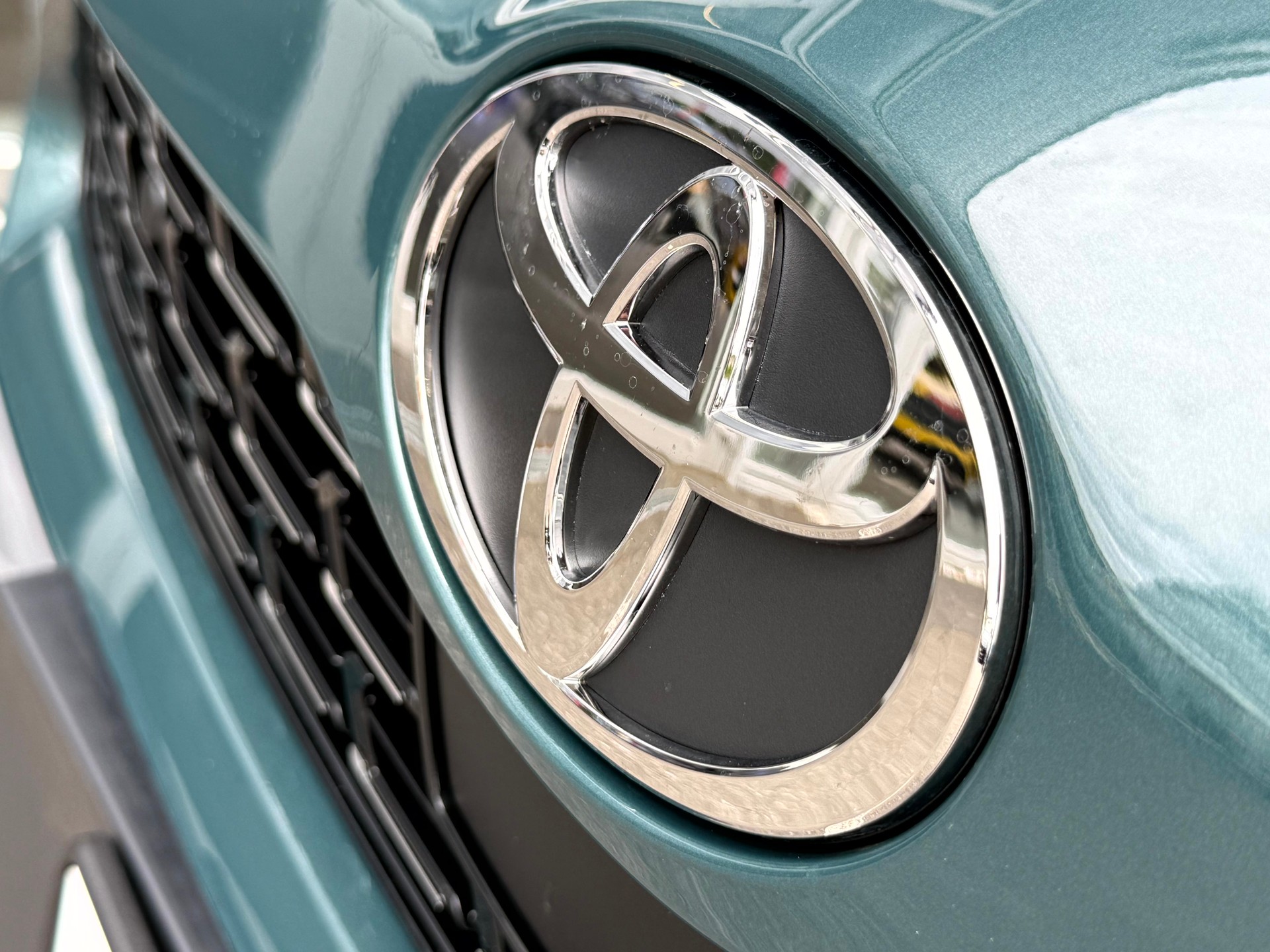 TOYOTA Yaris Cross 1.5 Premium AWDi e-CVT-image-3