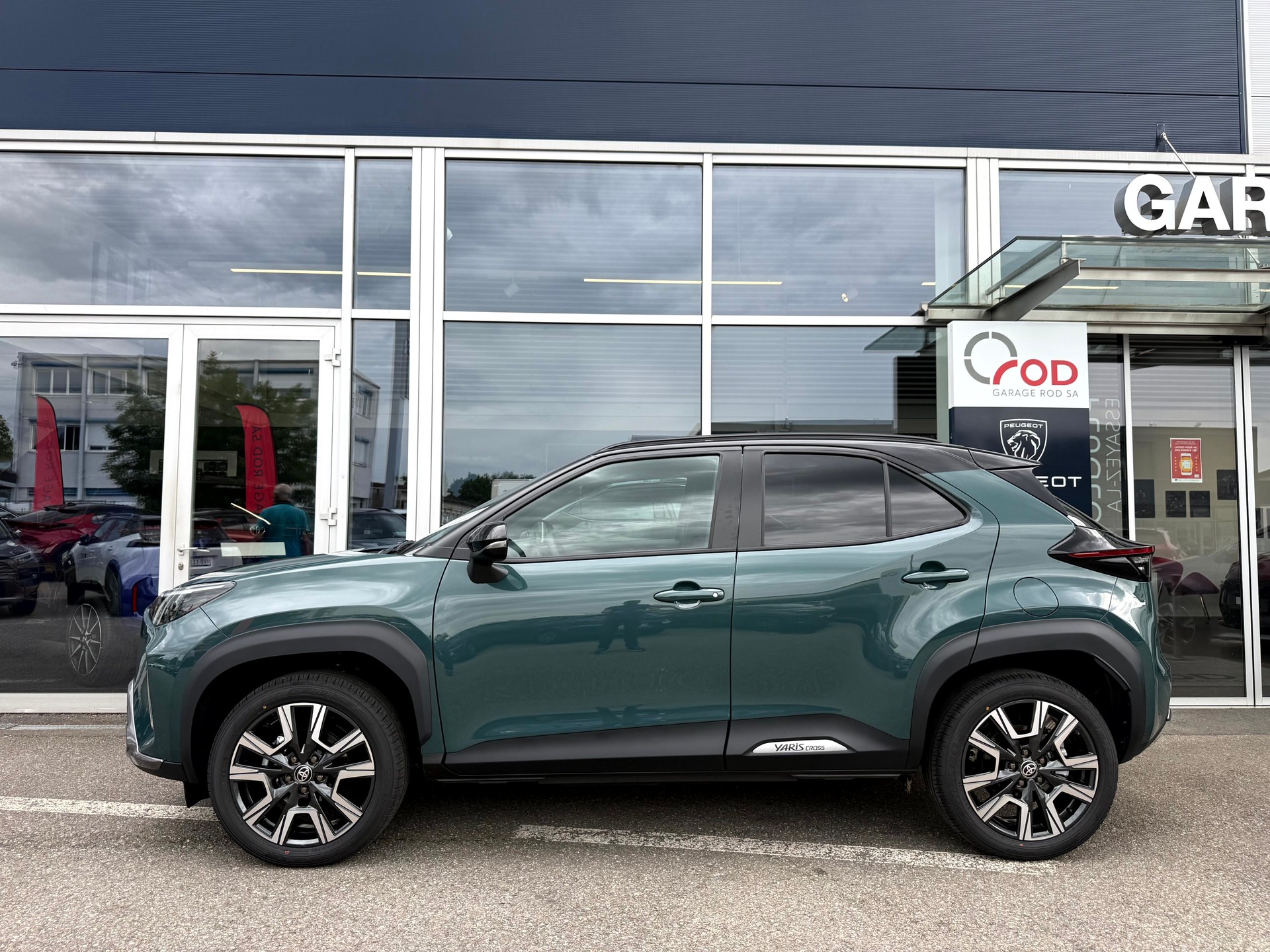 TOYOTA Yaris Cross 1.5 Premium AWDi e-CVT-image-4