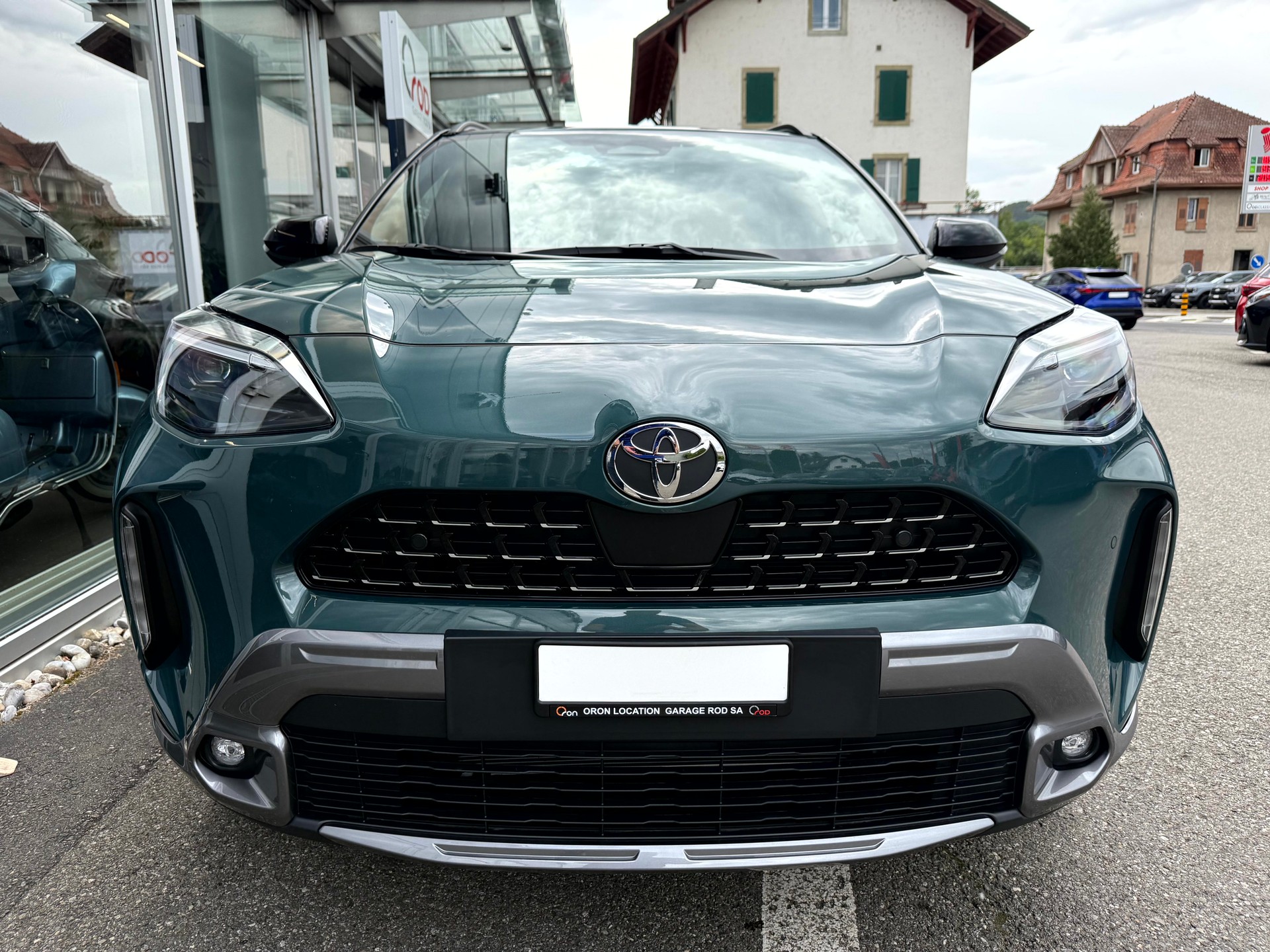 TOYOTA Yaris Cross 1.5 Premium AWDi e-CVT-image-1