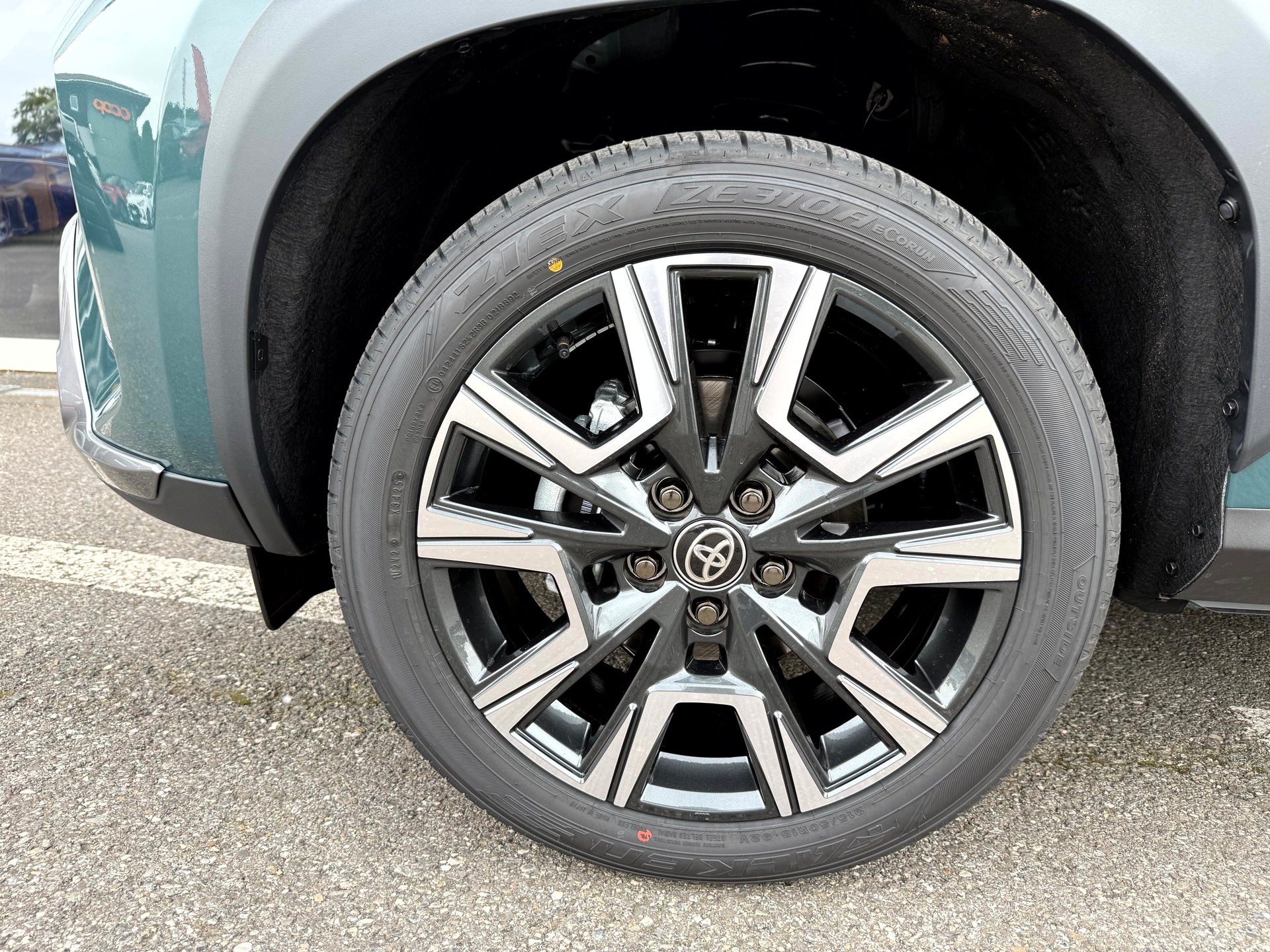 TOYOTA Yaris Cross 1.5 Premium AWDi e-CVT-image-8