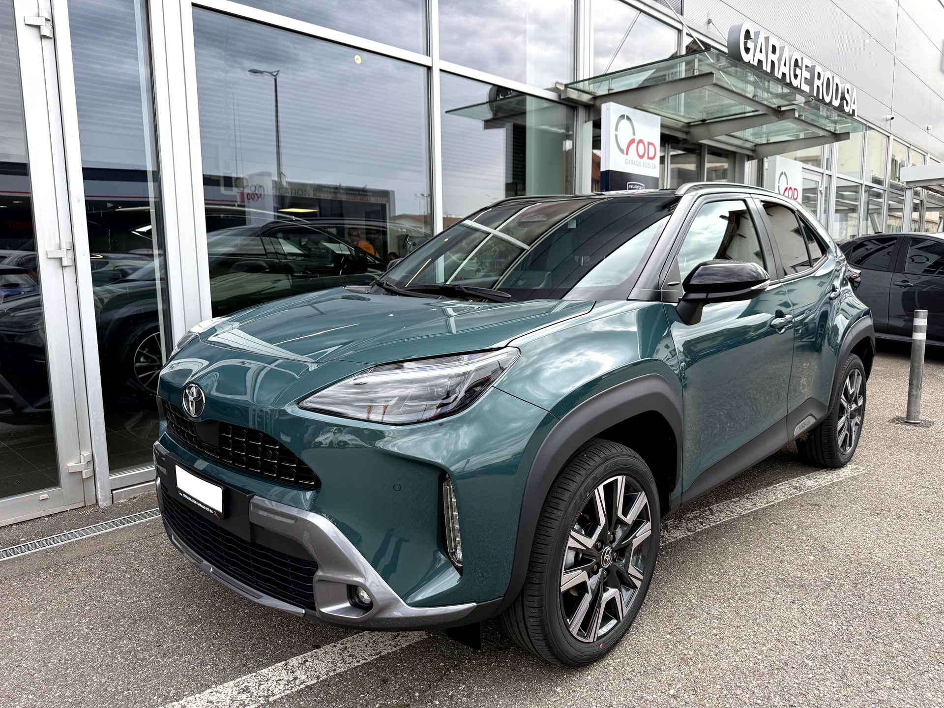 TOYOTA Yaris Cross 1.5 Premium AWDi e-CVT-image-0