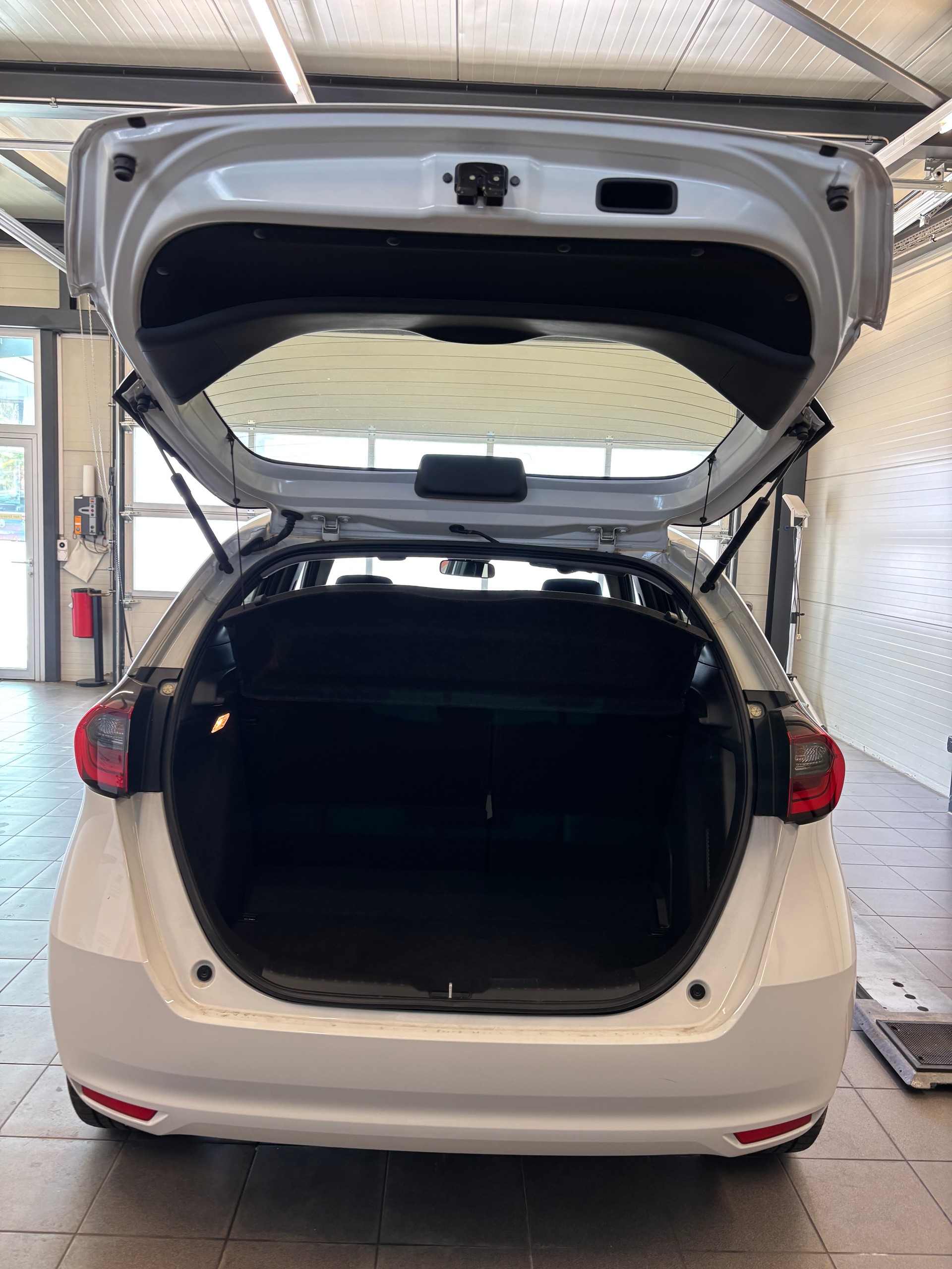 HONDA Jazz 1.5i-MMD Comfort E-CVT-image-14