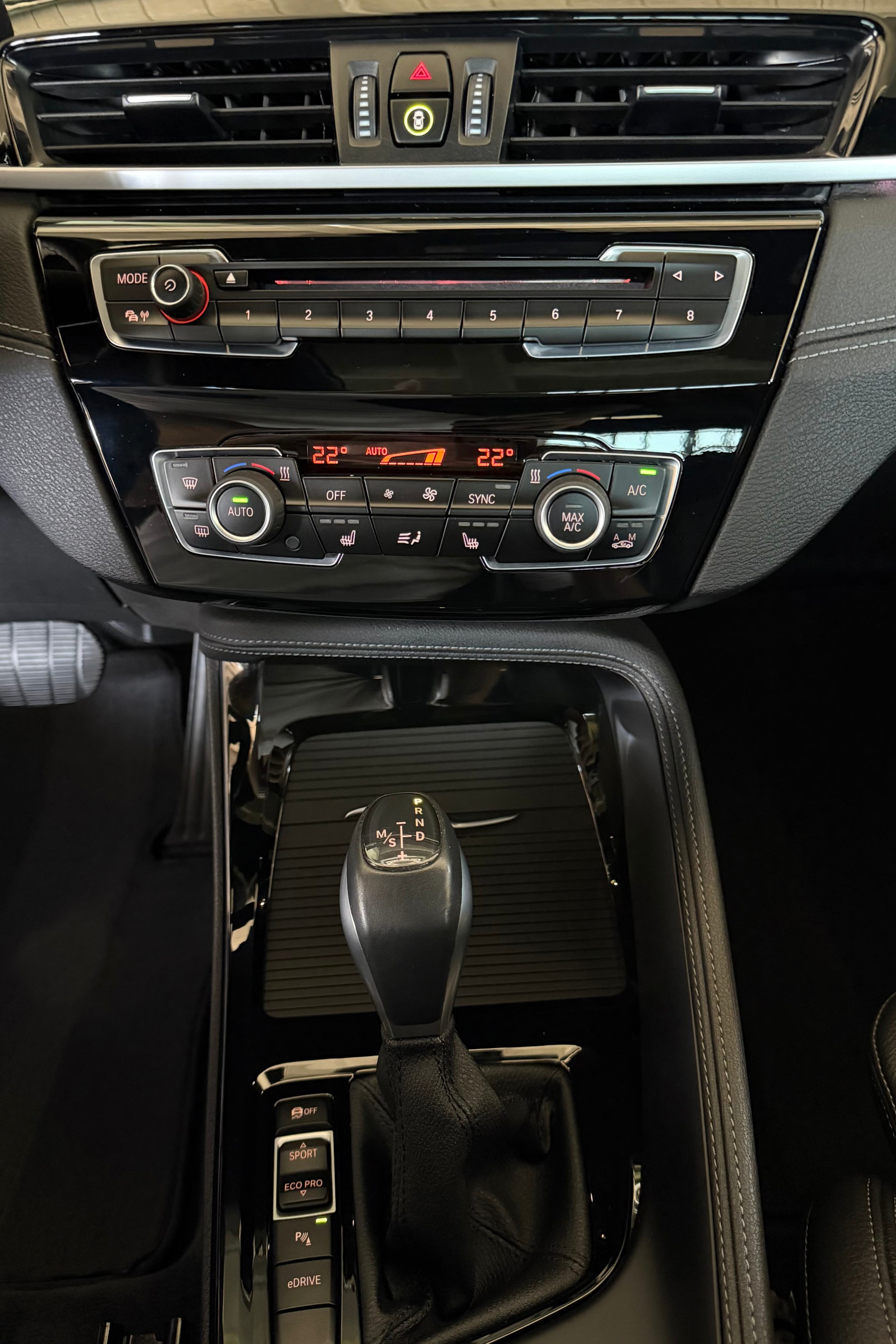 BMW X1 xDrive 25e M Sport / M- & M- Aero-Paket / Steptronic-image-10