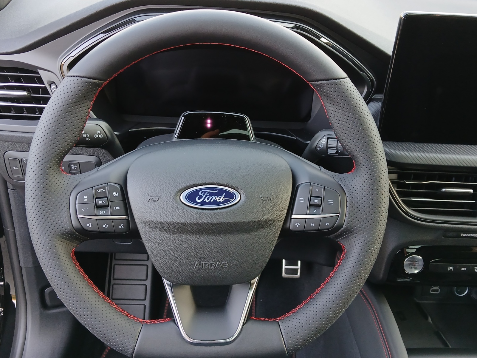 FORD Kuga 2.5 Hybrid ST-Line X 4x4 Black Edition-image-8
