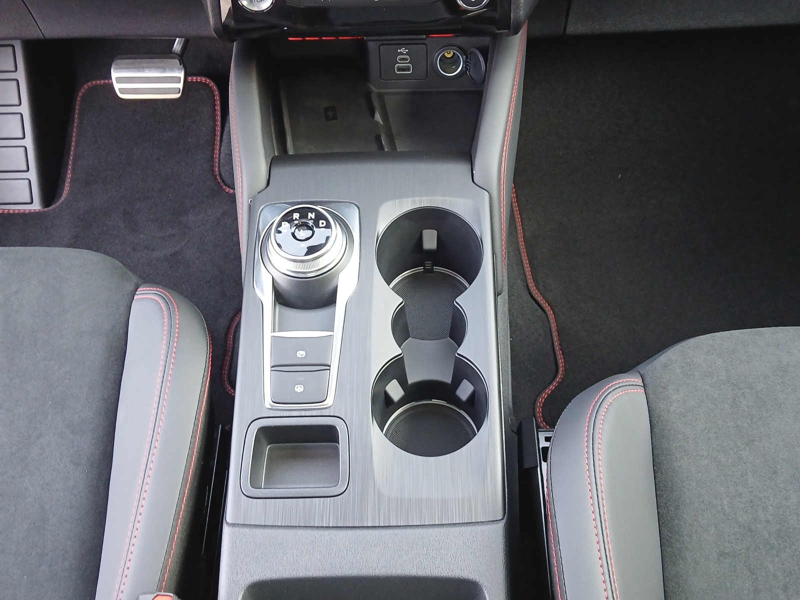 FORD Kuga 2.5 Hybrid ST-Line X 4x4 Black Edition-image-11