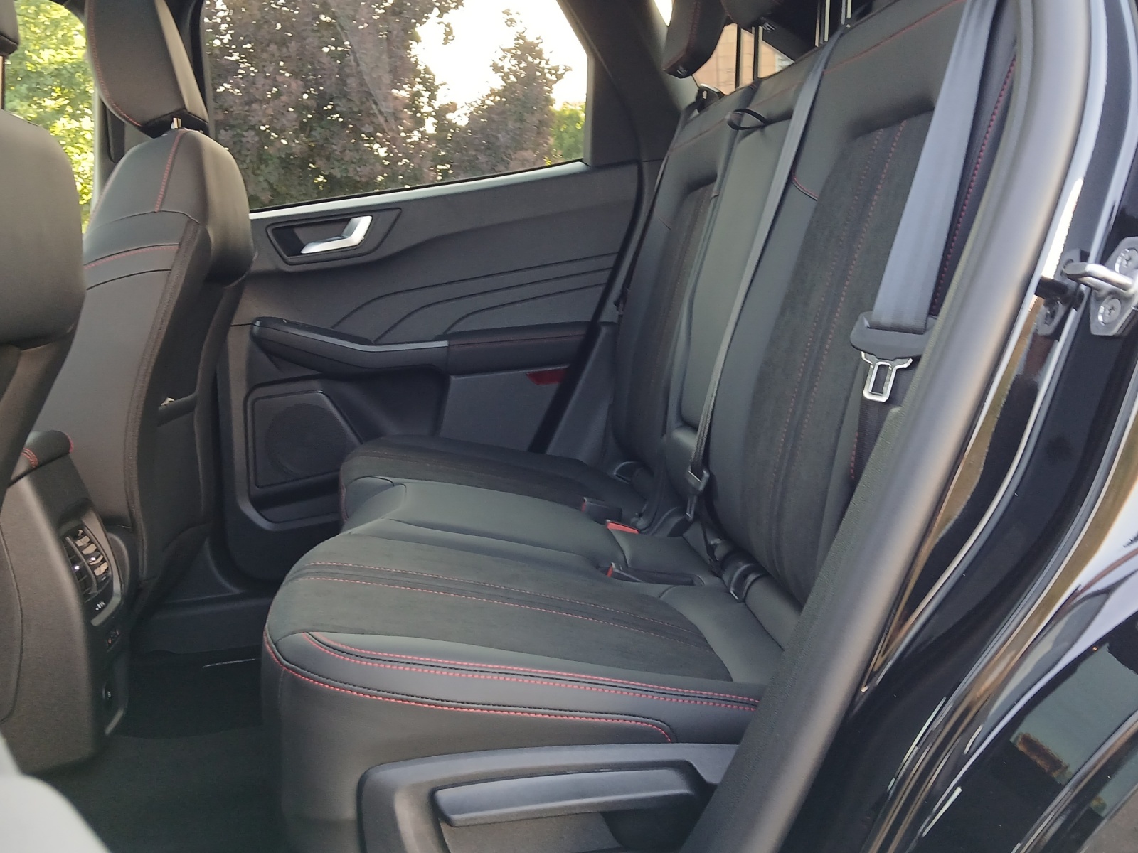 FORD Kuga 2.5 Hybrid ST-Line X 4x4 Black Edition-image-13