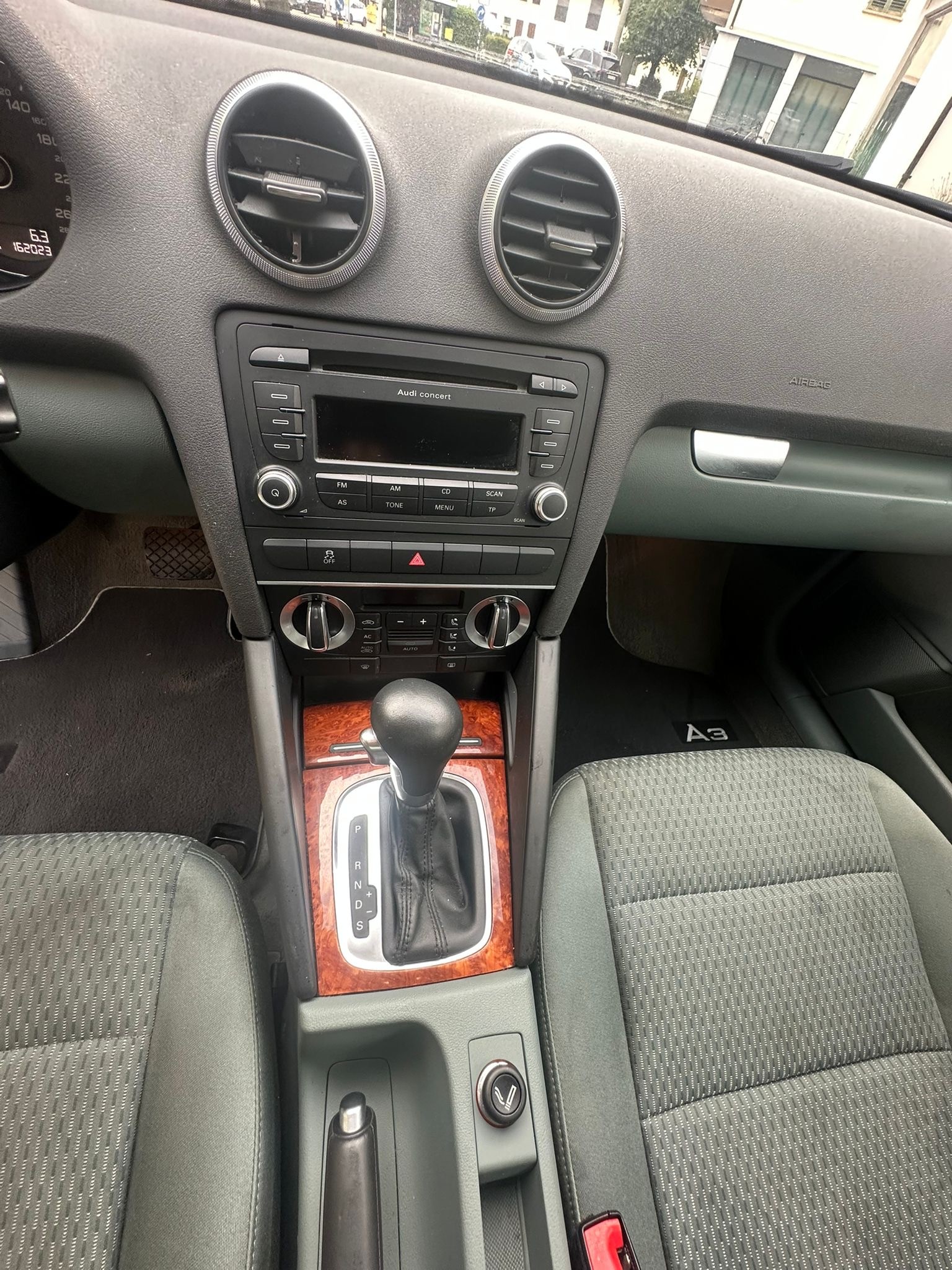 AUDI A3 Sportback 2.0 TFSI Ambition quattro S-tronic-image-9