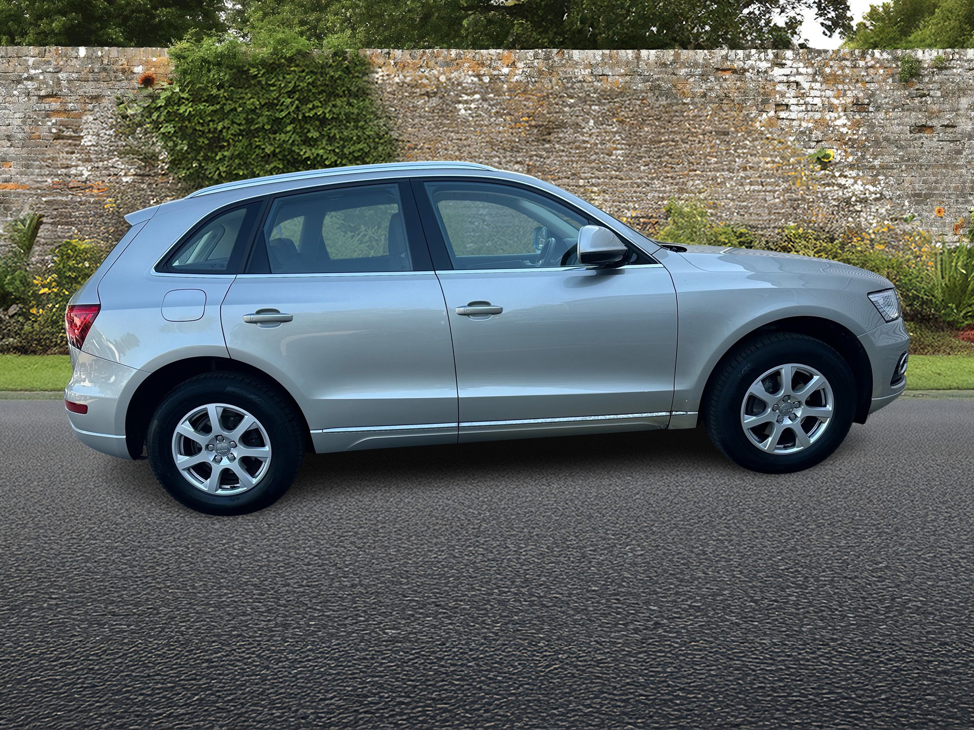 AUDI Q5 2.0 TFSI quattro tiptronic-image-5