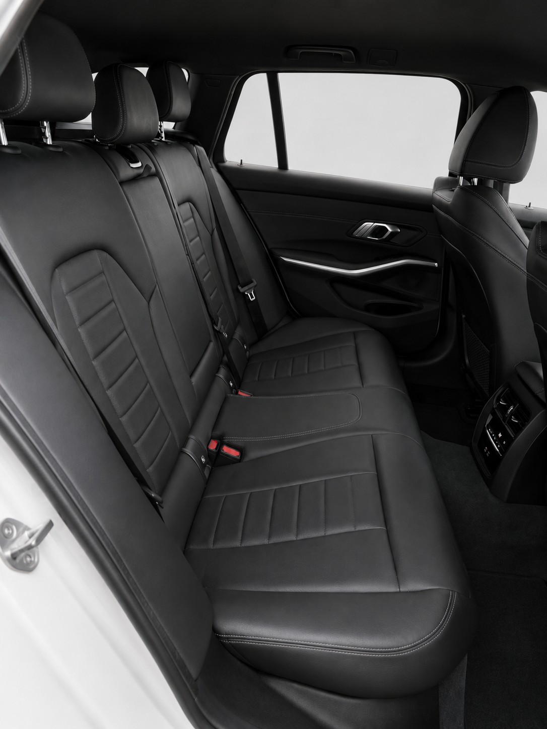 BMW M340d xDrive 48V Touring Steptronic Sport-image-10