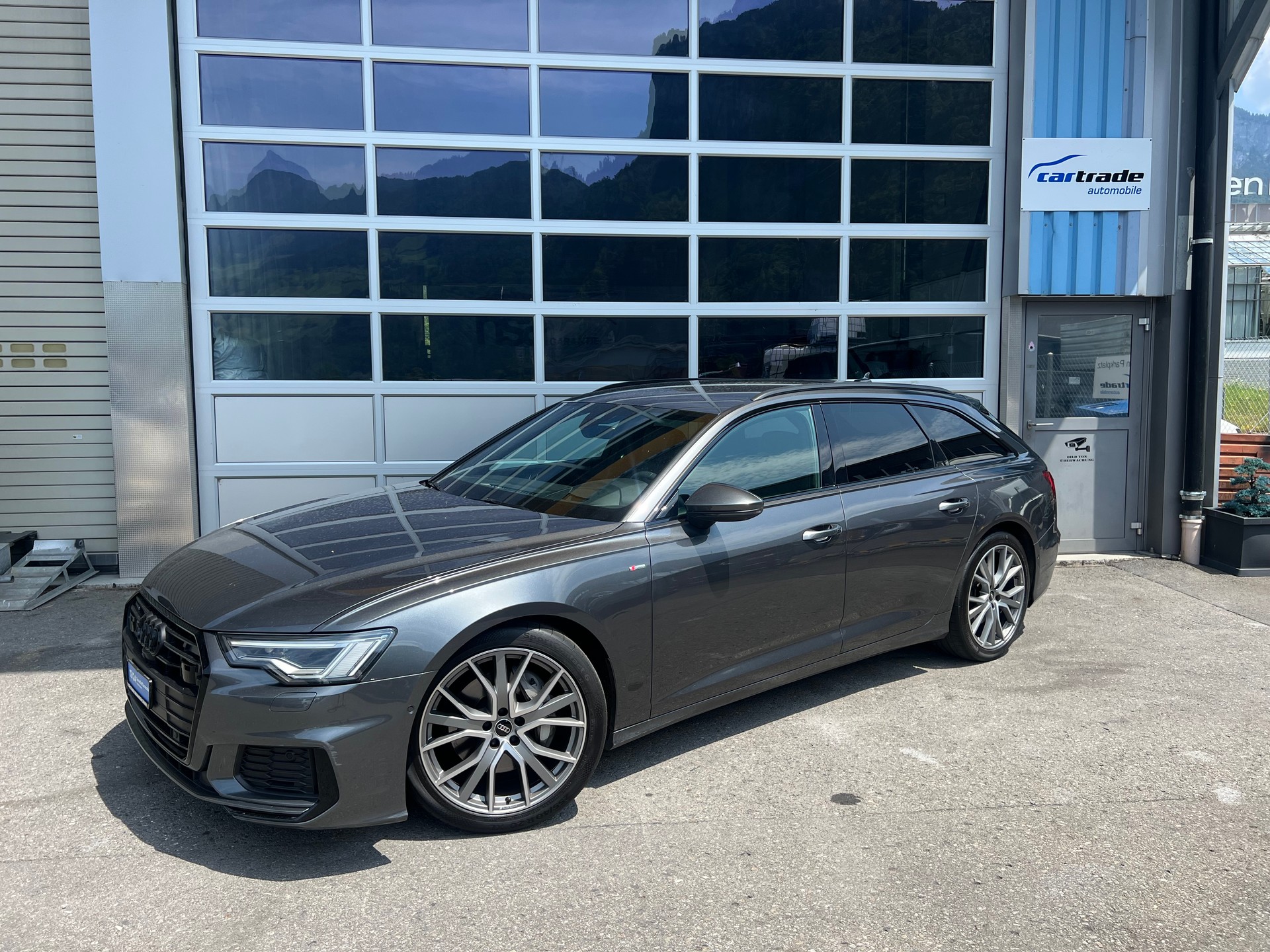 AUDI A6 Avant 3.0 TDI S-Line 4x4 * Navi * Teilleder Rückfahrtkamera * Head -up Display * Standheizung *AHK 2000 kg.*Assistenzpaket **-image-0