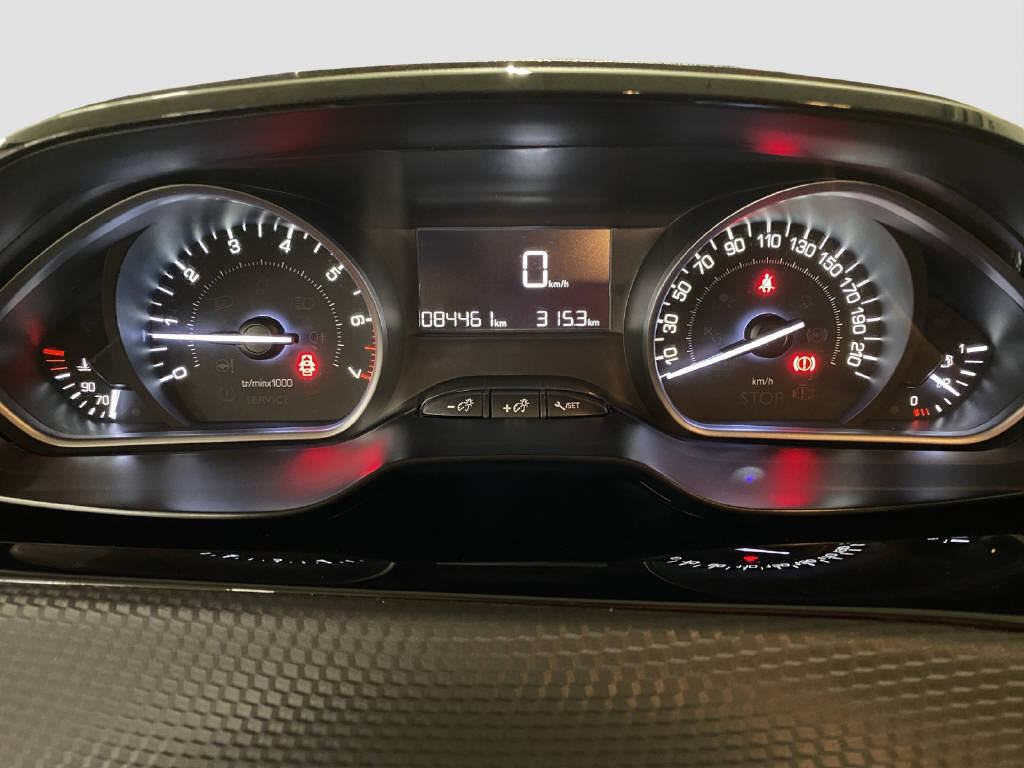 PEUGEOT 2008 1.2 PureTech Active-image-8
