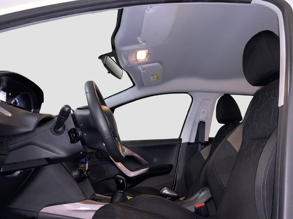 PEUGEOT 2008 1.2 PureTech Active-image-6