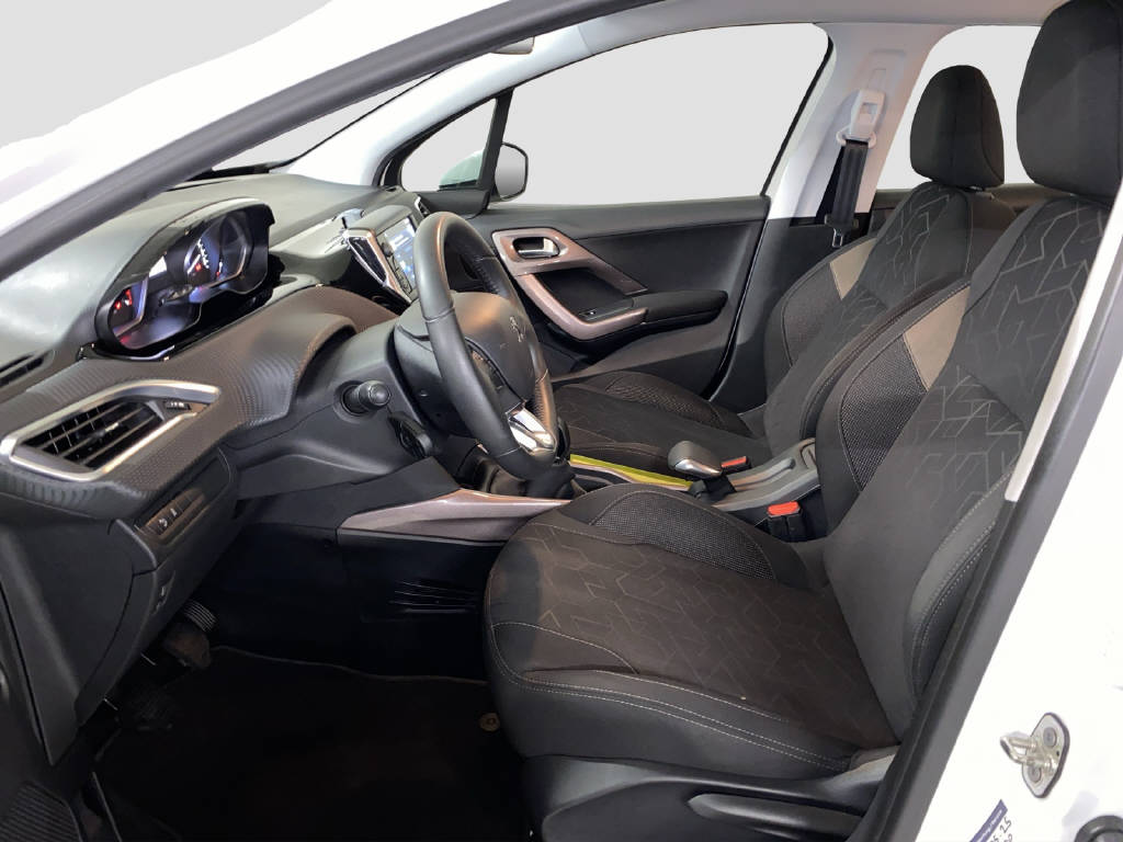 PEUGEOT 2008 1.2 PureTech Active-image-5