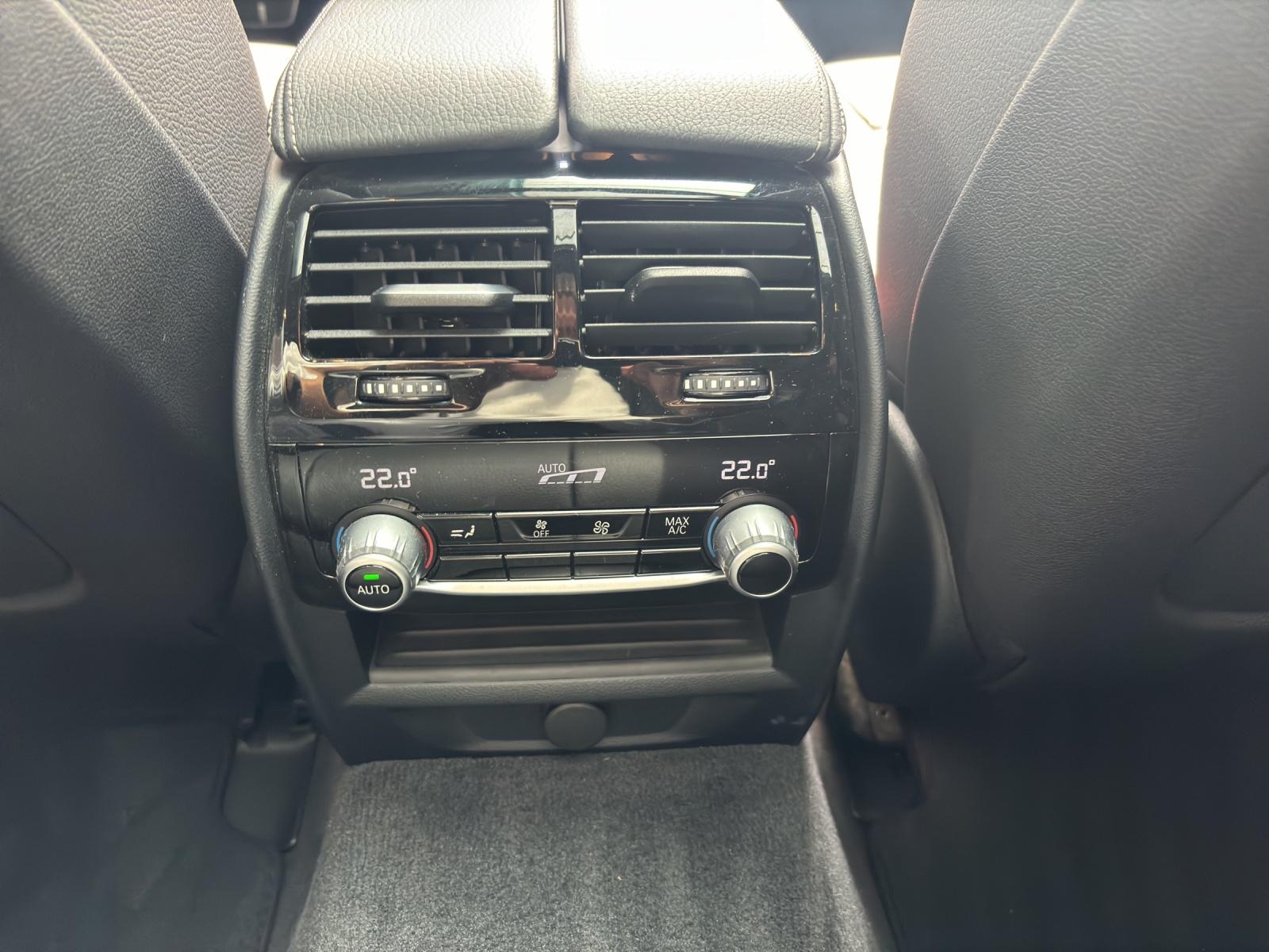 BMW 530i xDrive SAG Touring-image-24