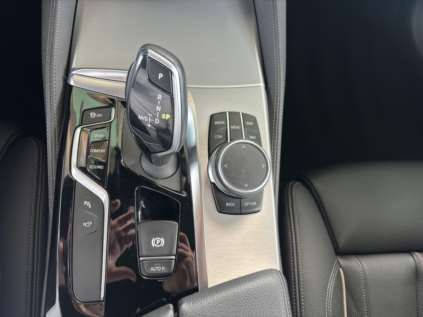 BMW 530i xDrive SAG Touring-image-7
