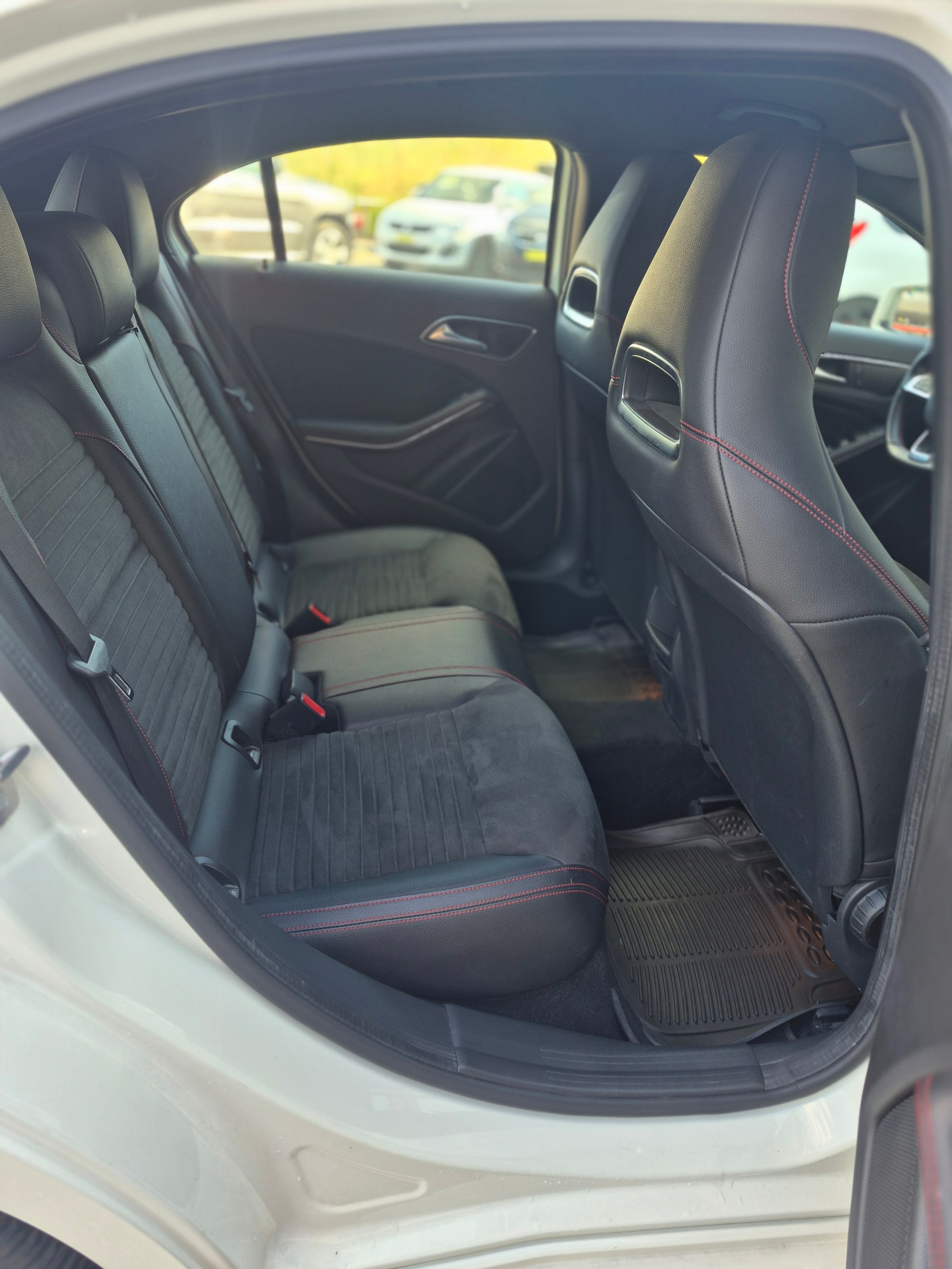 MERCEDES-BENZ A 200 AMG Line 7G-DCT-image-15