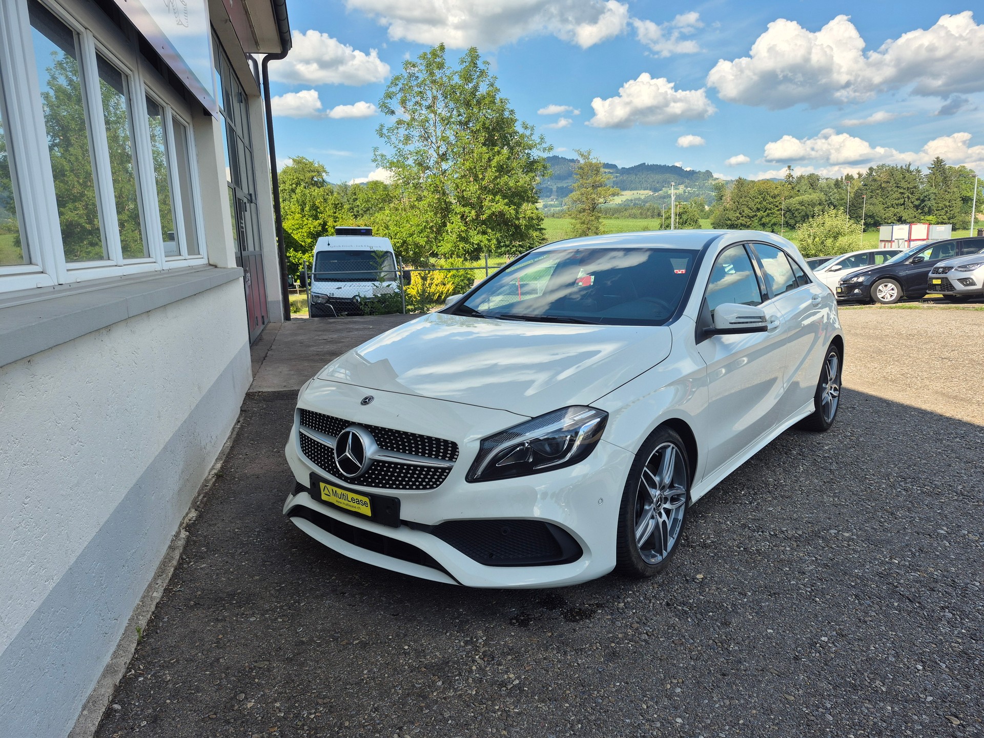 MERCEDES-BENZ A 200 AMG Line 7G-DCT-image-8