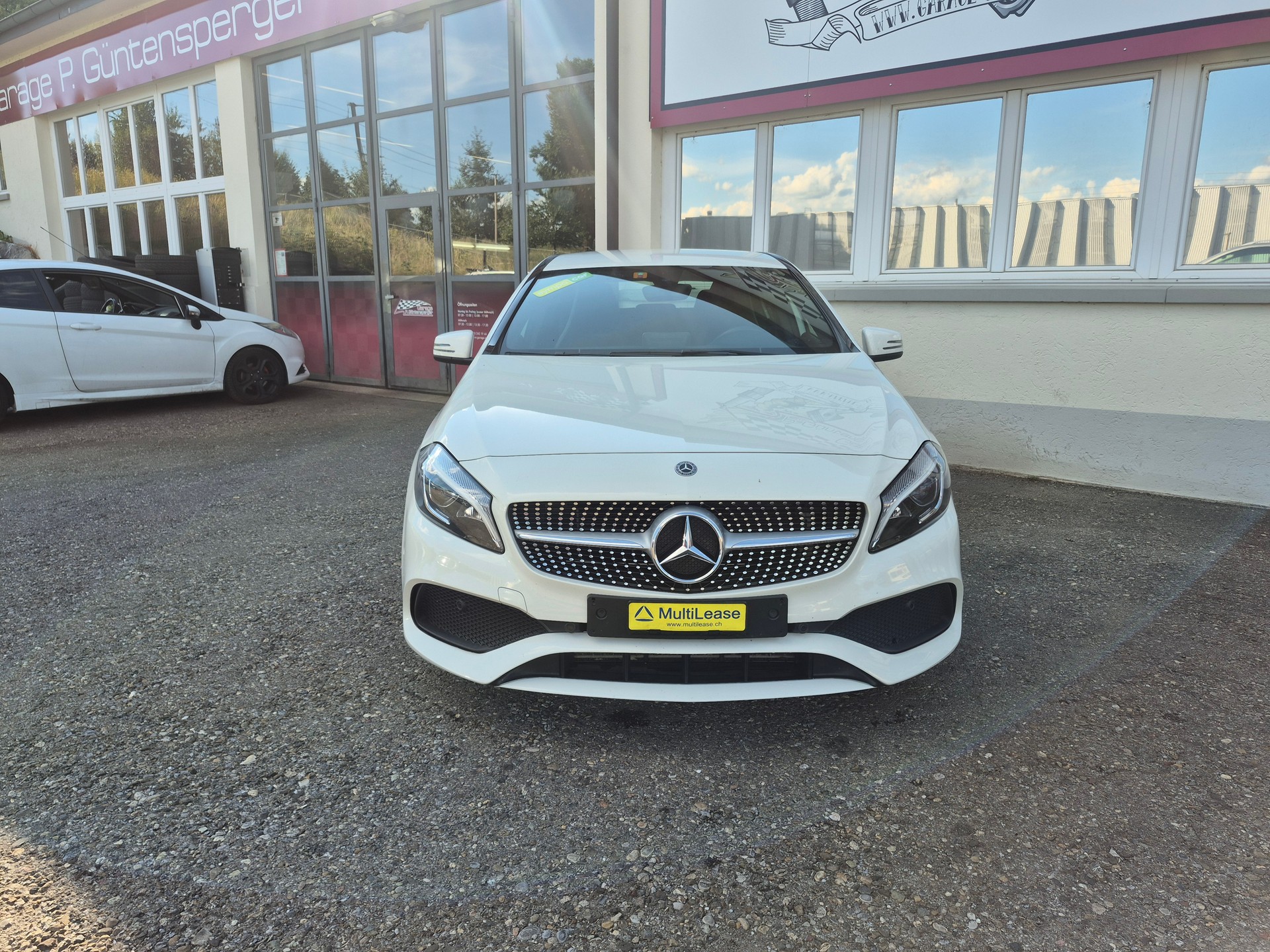MERCEDES-BENZ A 200 AMG Line 7G-DCT-image-9