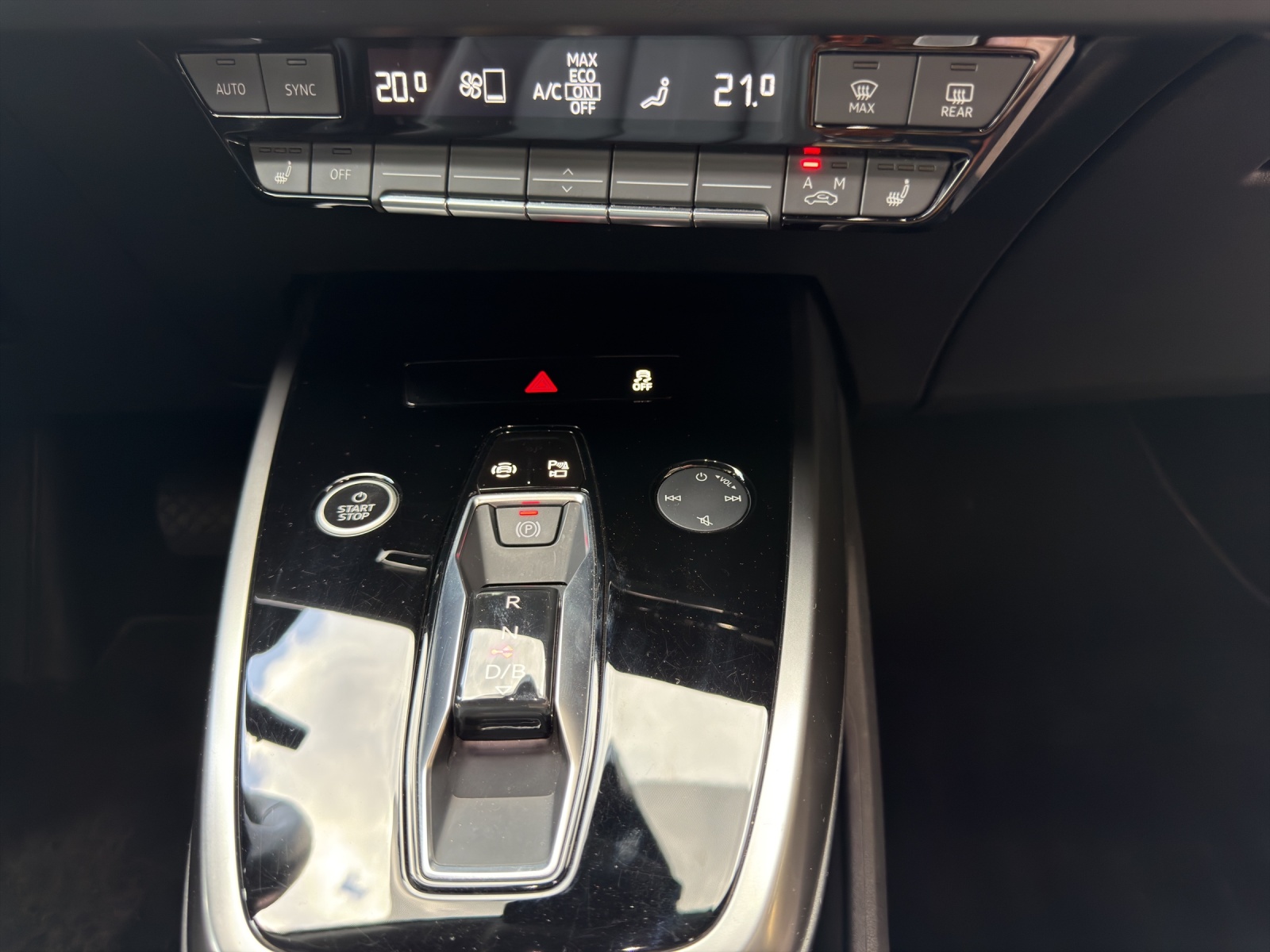 AUDI Q4 e-tron 50 quattro-image-10