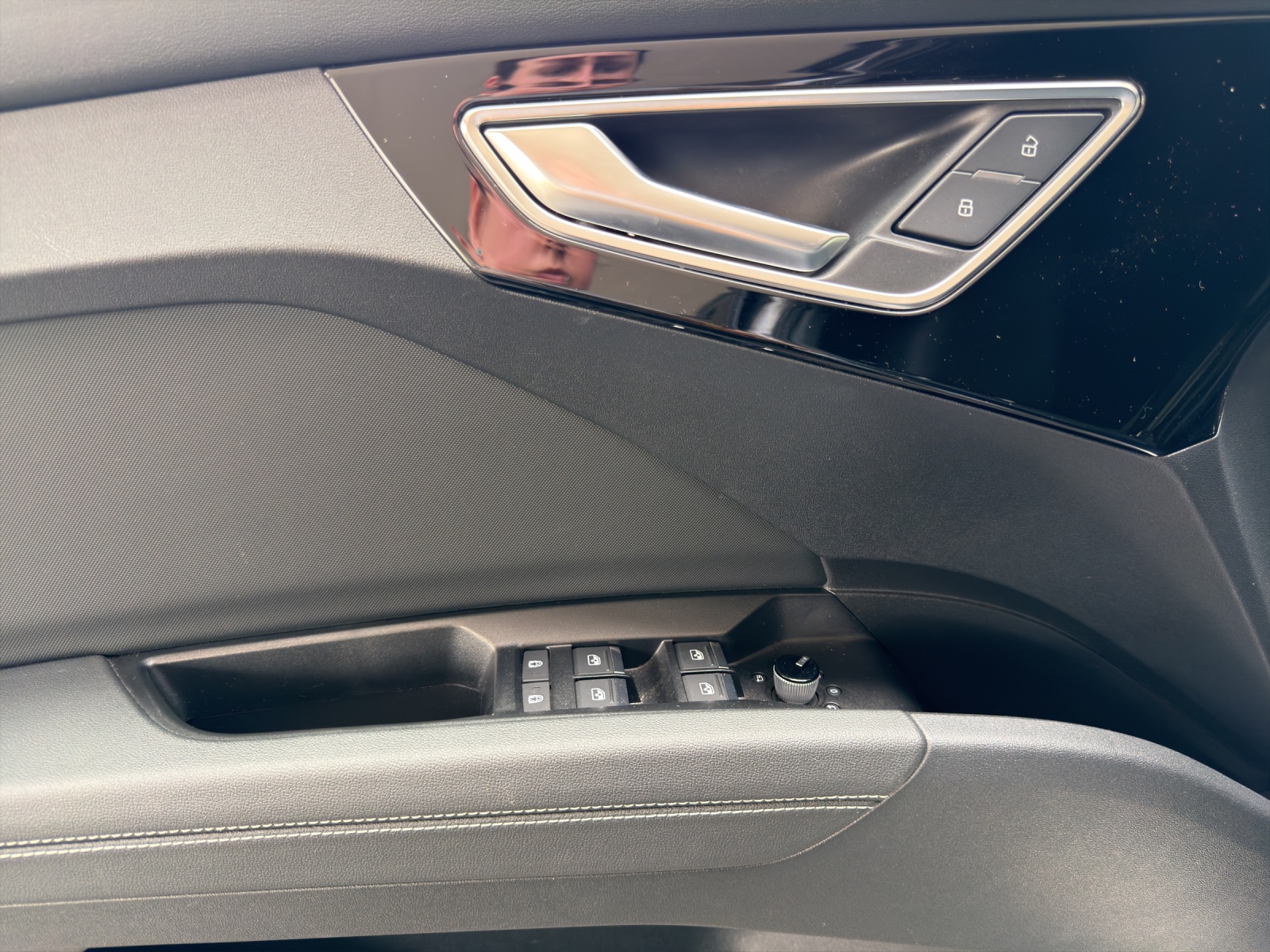 AUDI Q4 e-tron 50 quattro-image-12