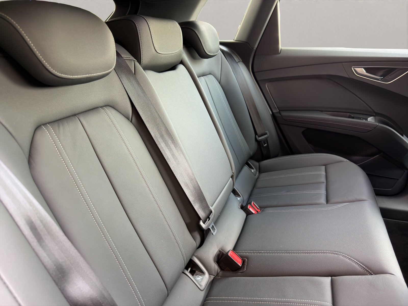 AUDI Q4 e-tron 50 quattro-image-13