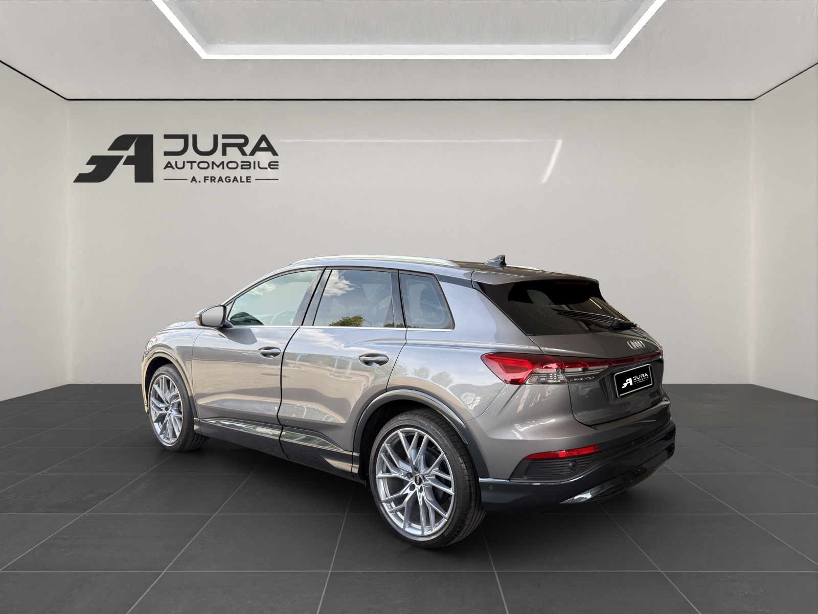 AUDI Q4 e-tron 50 quattro-image-4