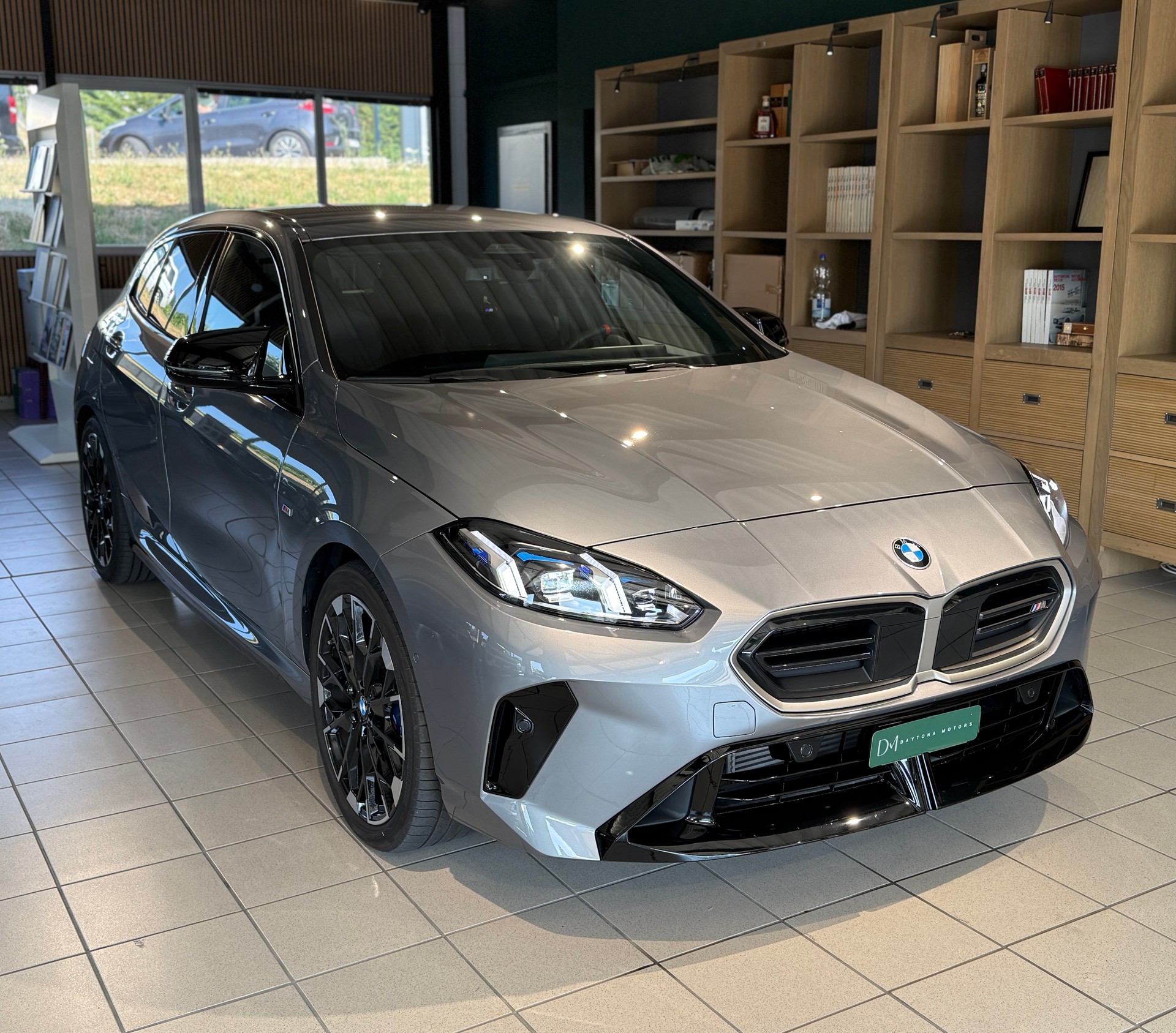 BMW M135 xDrive-showroom-element-2