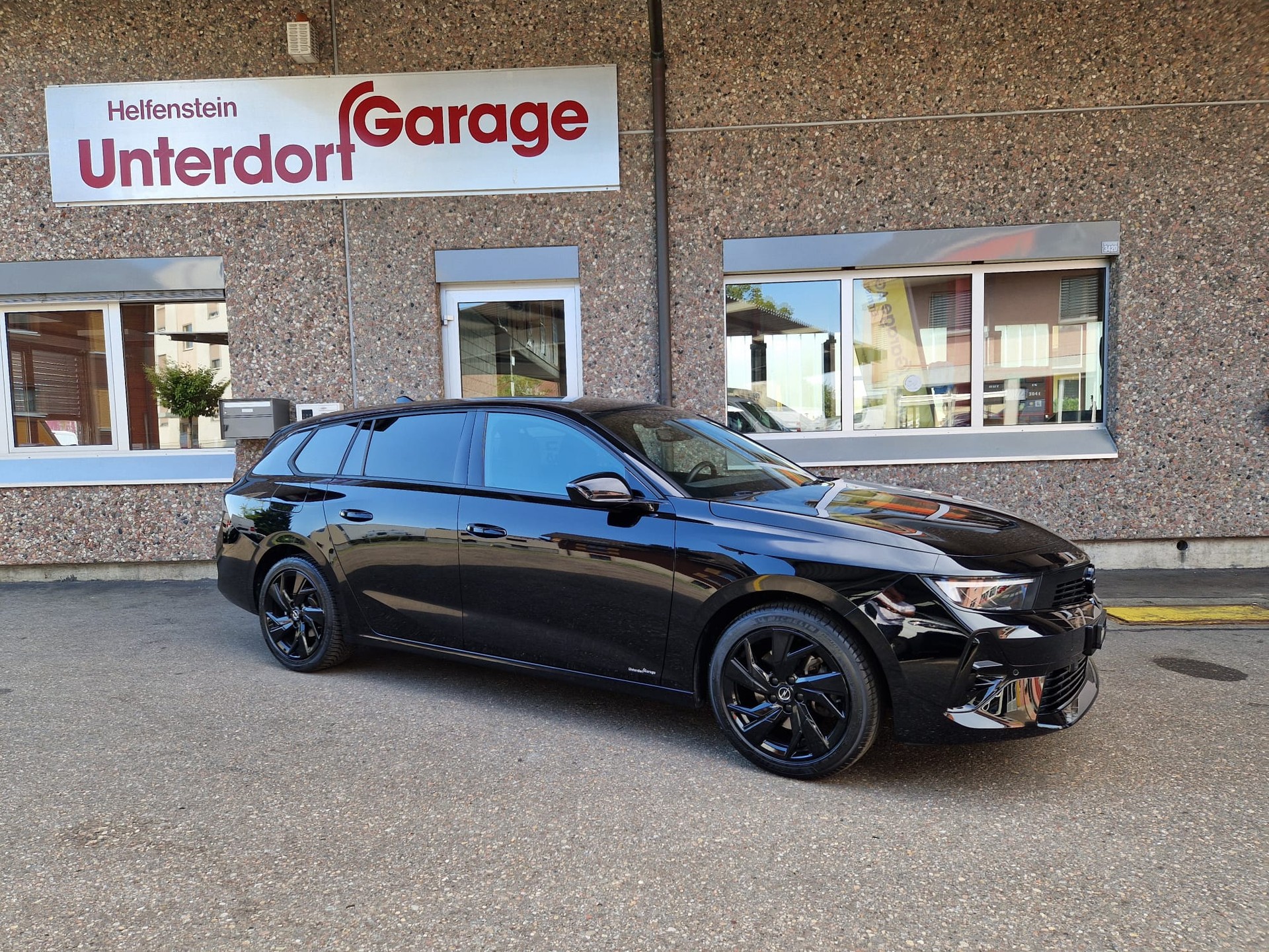 OPEL Astra Sports Tourer 1.2i Turbo GS A-image-0