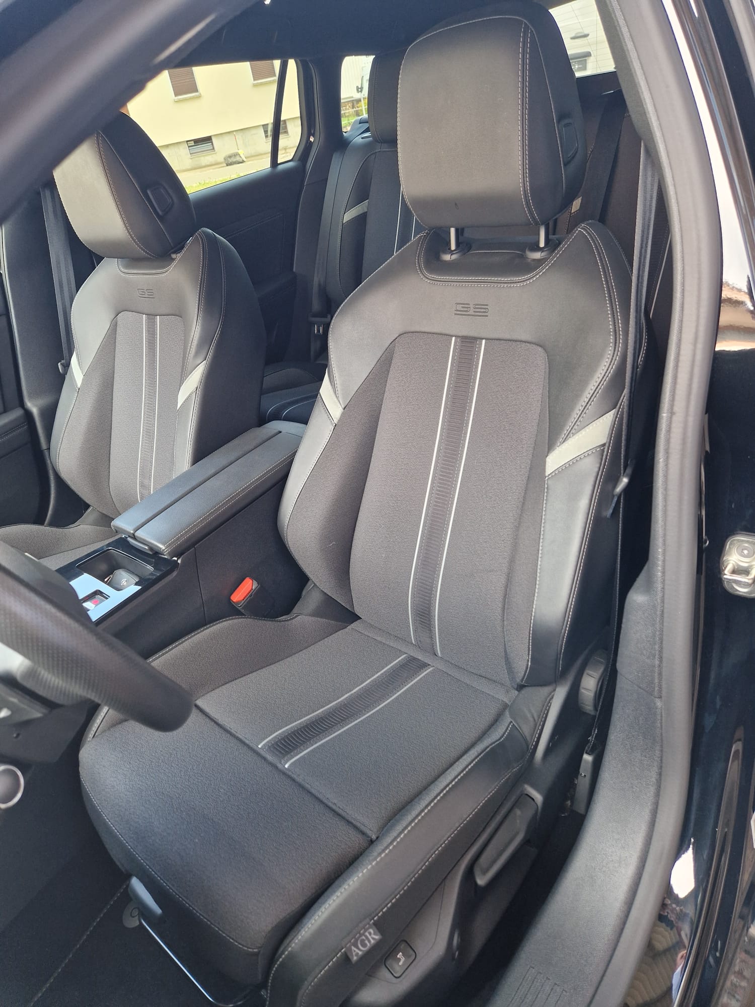 OPEL Astra Sports Tourer 1.2i Turbo GS A-image-5