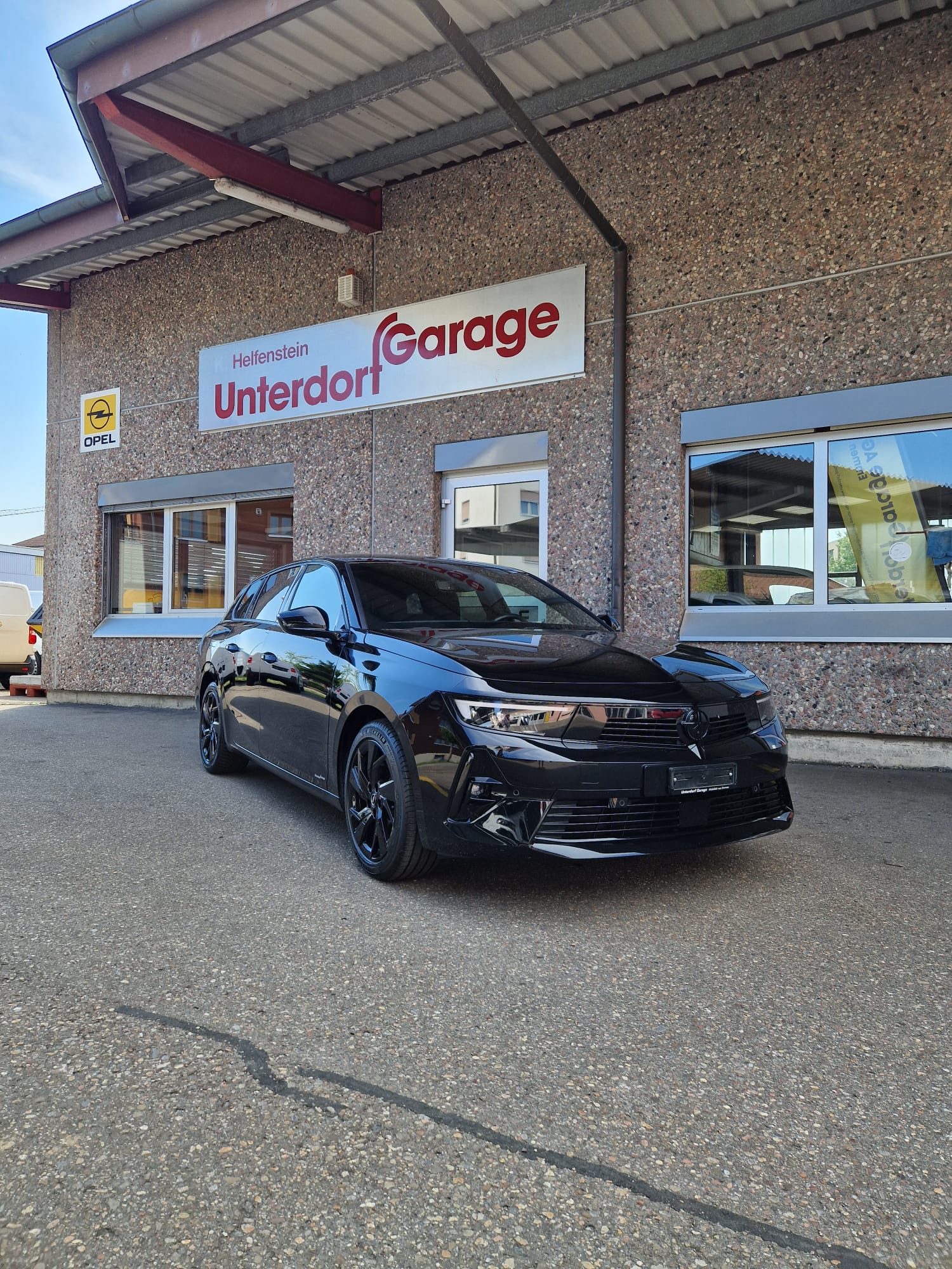 OPEL Astra Sports Tourer 1.2i Turbo GS A-image-1