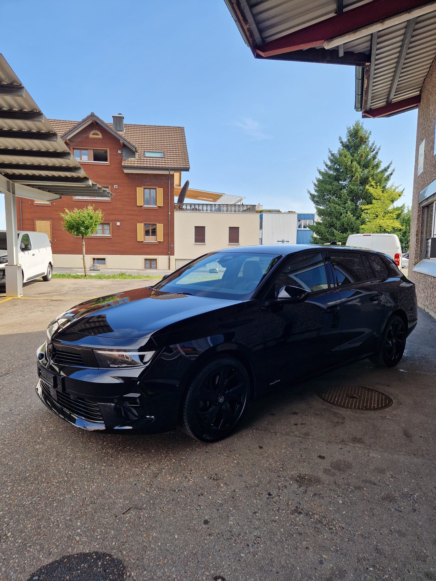 OPEL Astra Sports Tourer 1.2i Turbo GS A-image-4