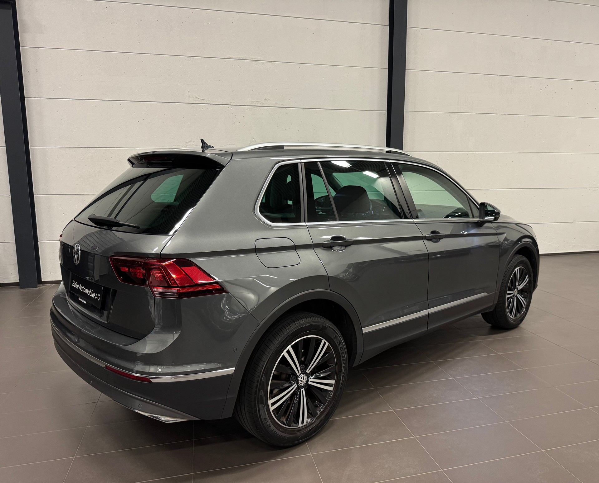 VW Tiguan 2.0TSI Highline 4Motion DSG-image-10