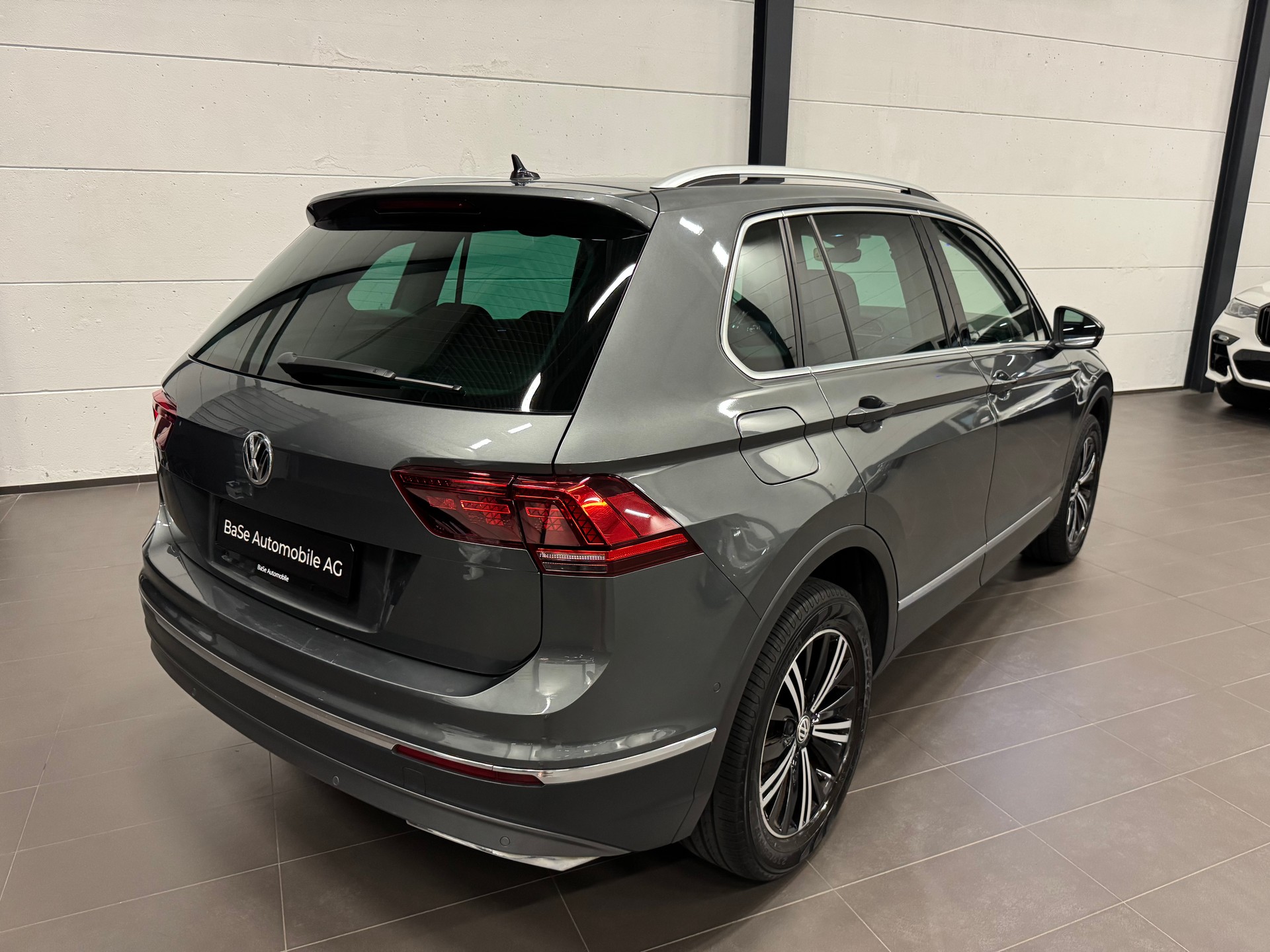 VW Tiguan 2.0TSI Highline 4Motion DSG-image-12