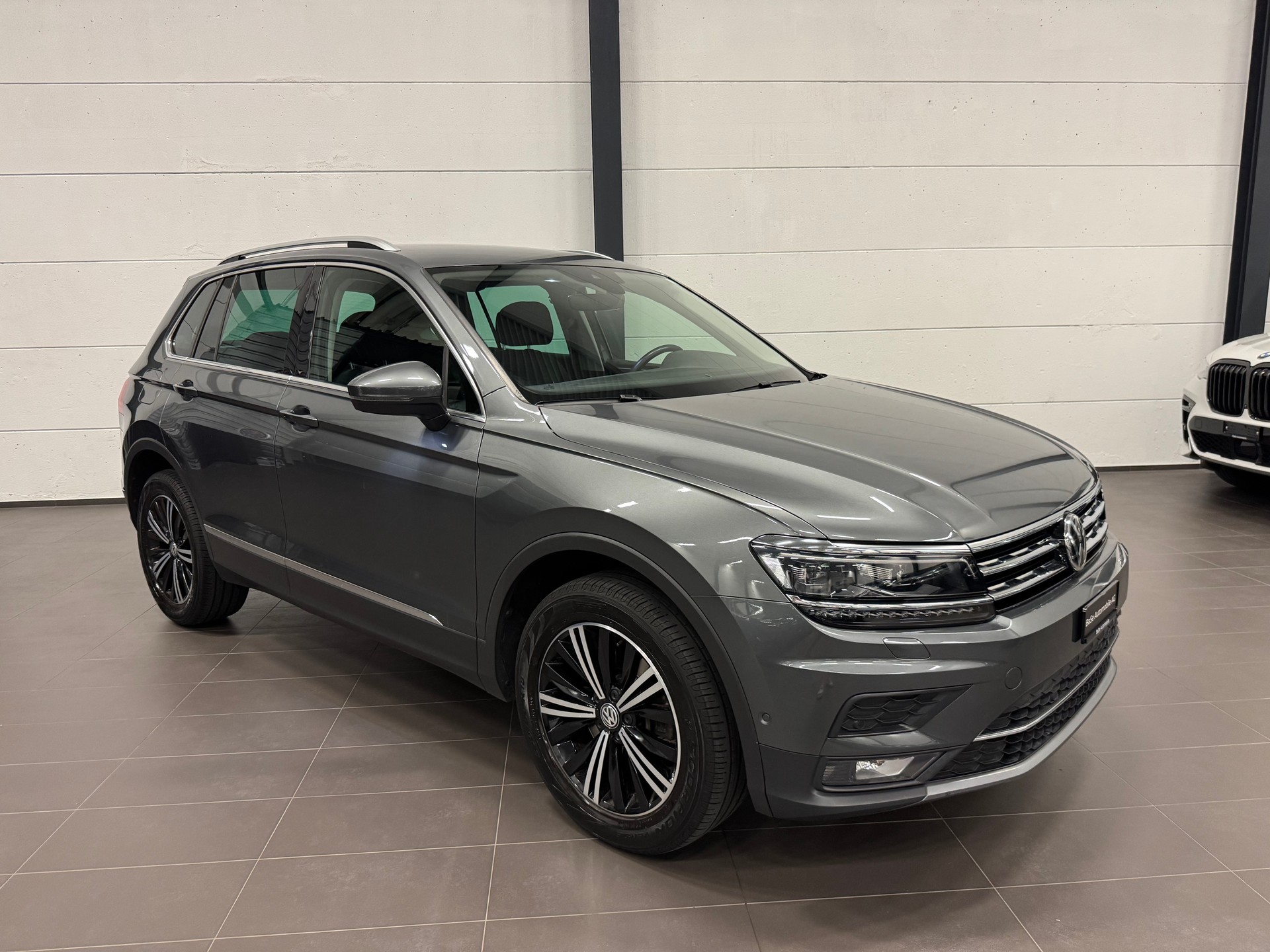 VW Tiguan 2.0TSI Highline 4Motion DSG-image-3