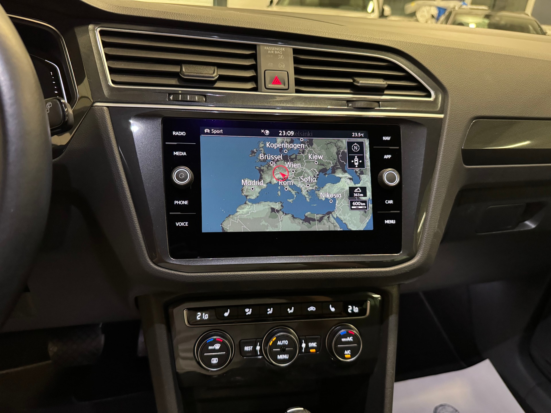 VW Tiguan 2.0TSI Highline 4Motion DSG-image-24