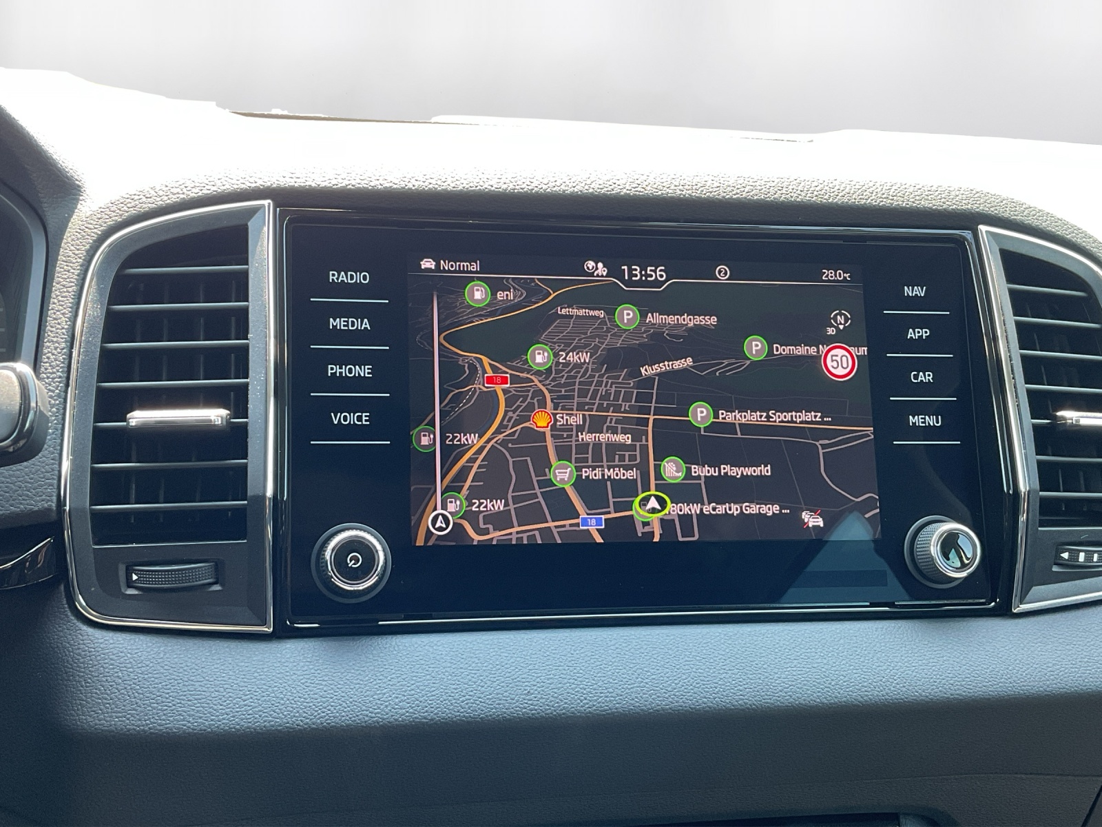 SKODA Karoq 2.0 TDI CR Dynamic 4x4 DSG-image-8