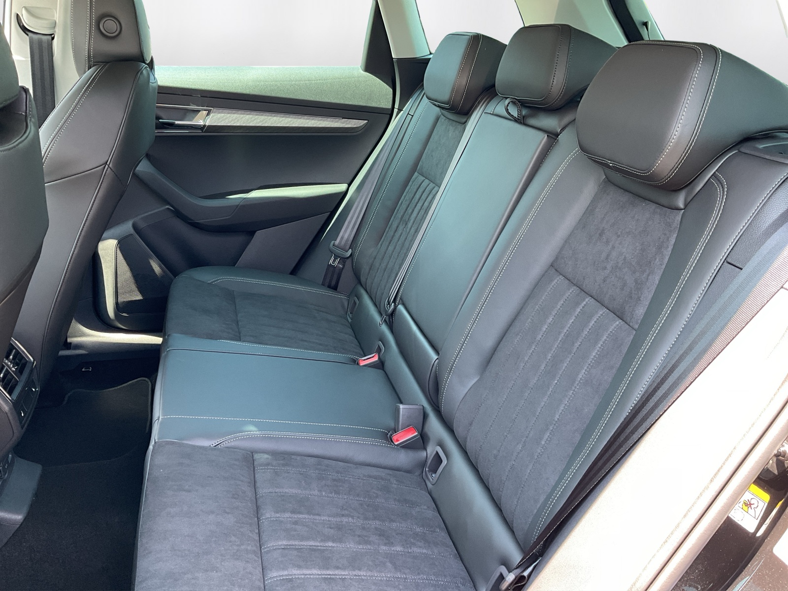 SKODA Karoq 2.0 TDI CR Dynamic 4x4 DSG-image-10