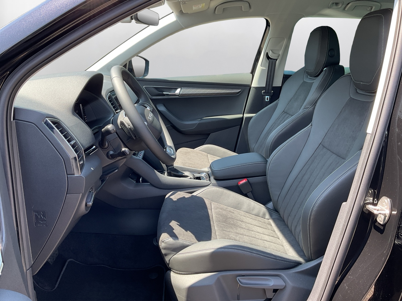 SKODA Karoq 2.0 TDI CR Dynamic 4x4 DSG-image-9