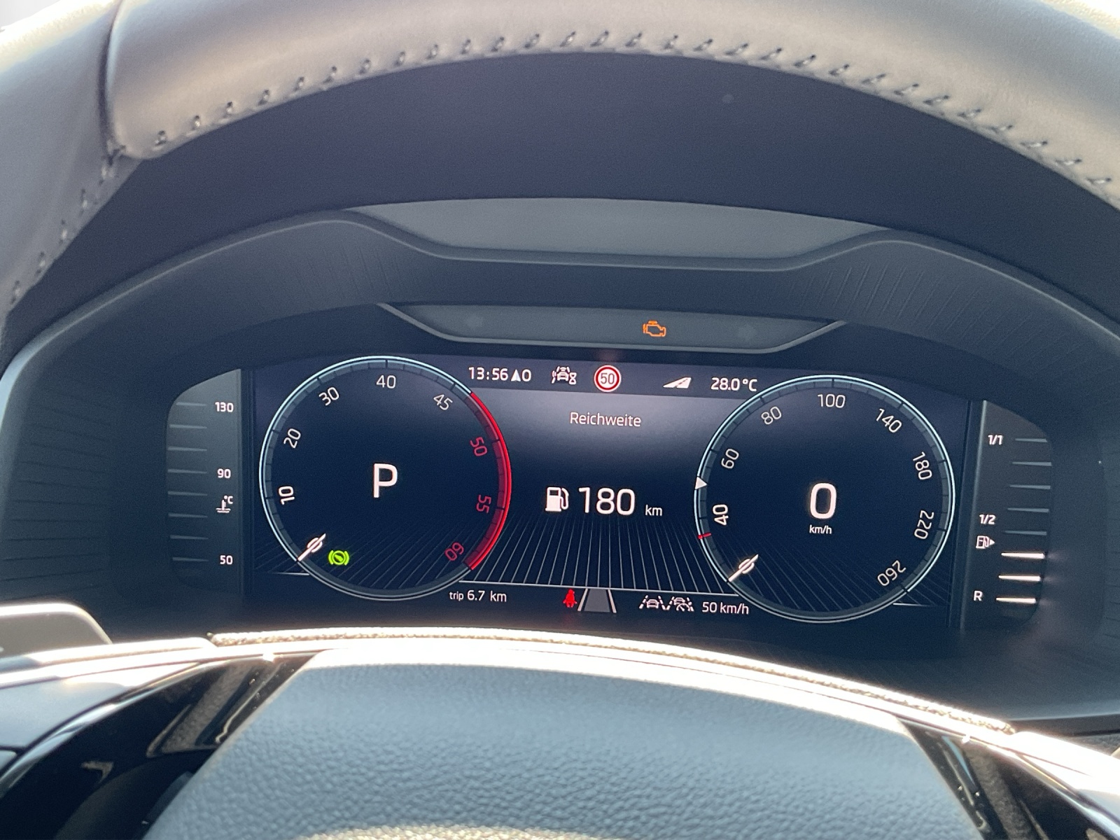 SKODA Karoq 2.0 TDI CR Dynamic 4x4 DSG-image-7
