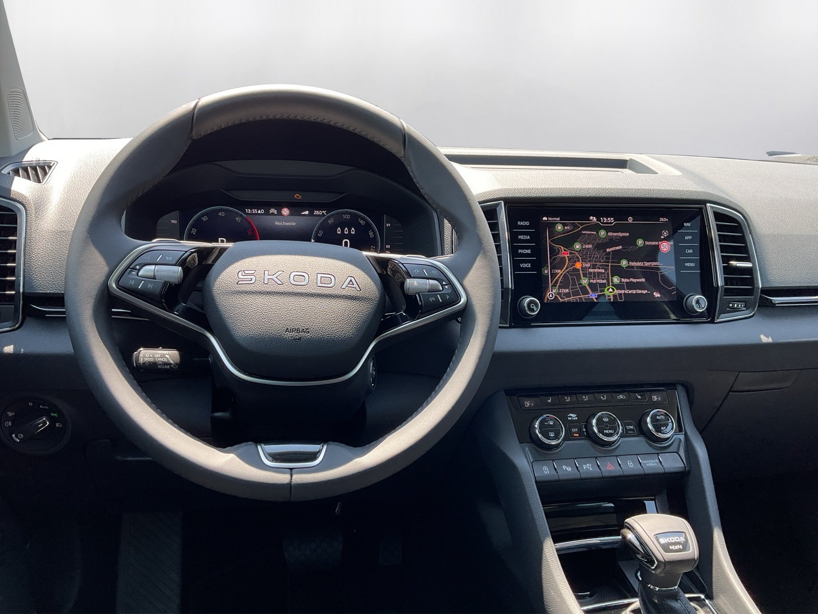 SKODA Karoq 2.0 TDI CR Dynamic 4x4 DSG-image-6