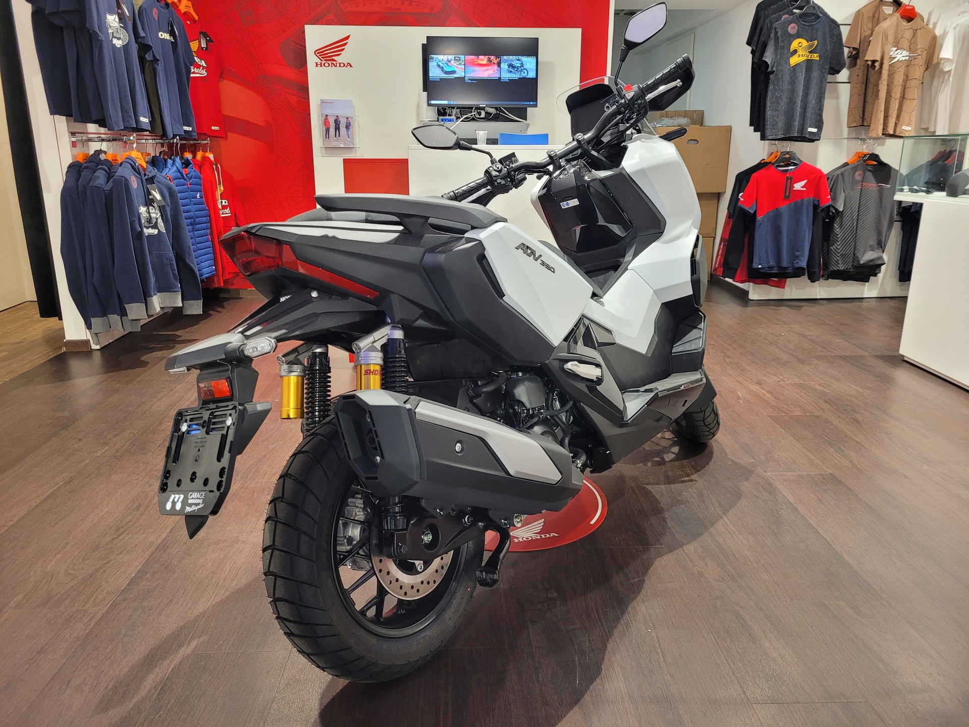 HONDA ADV 350-showroom-element-2