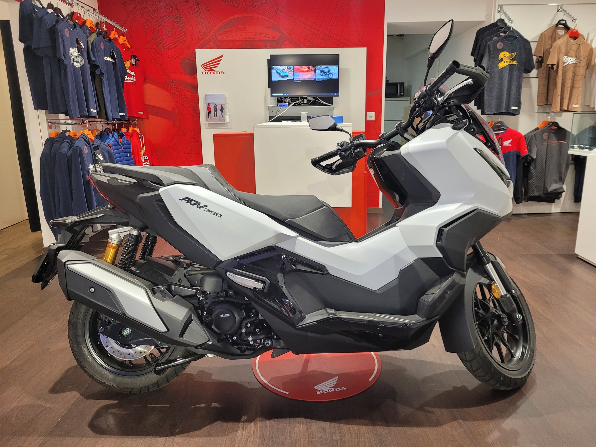 HONDA ADV 350-showroom-element-1