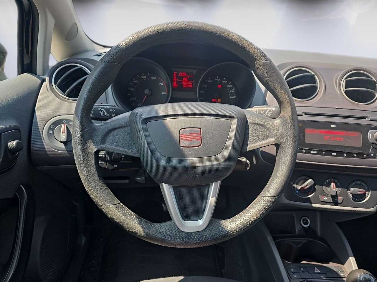 SEAT IBIZA-image-13