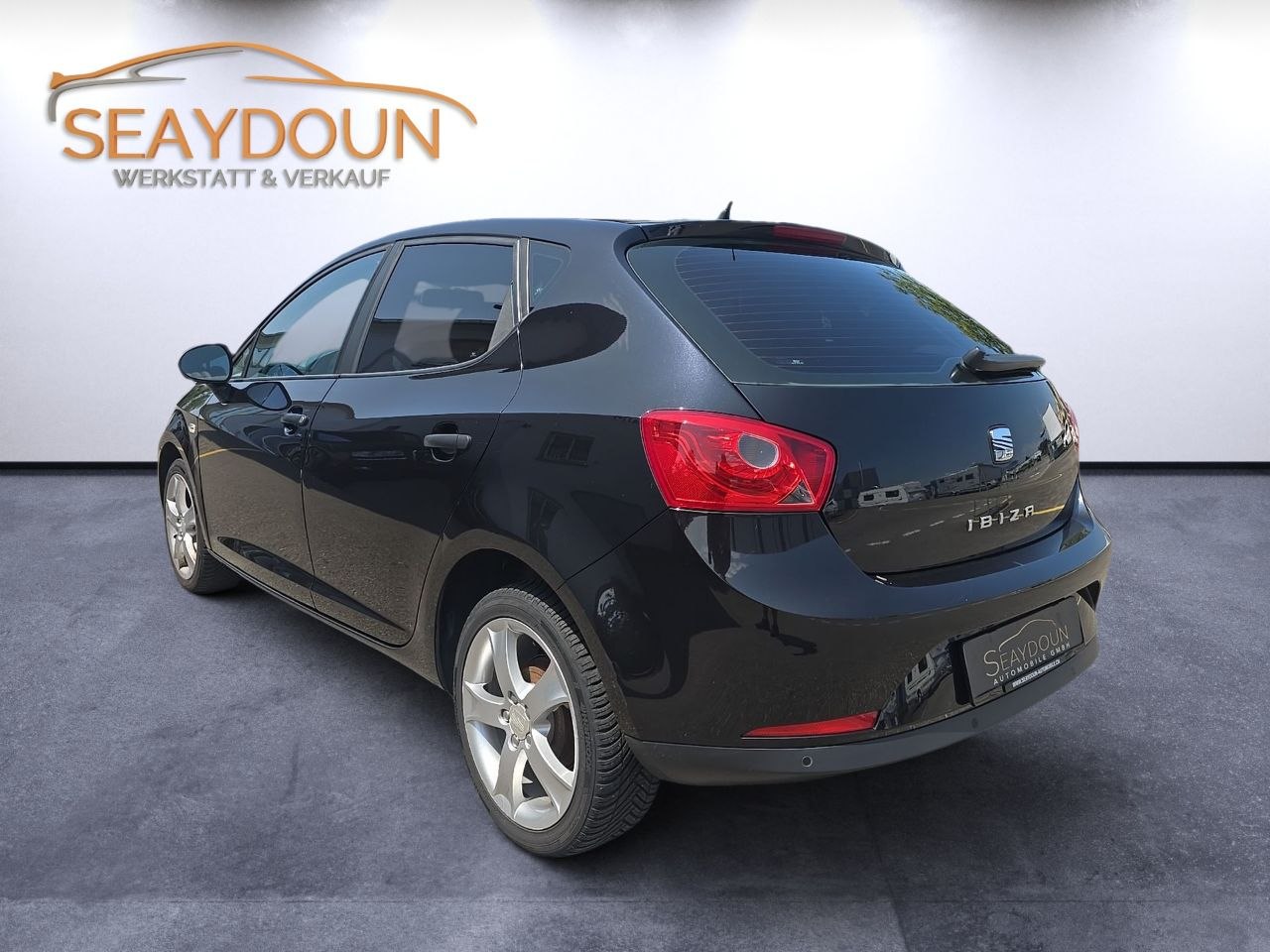 SEAT IBIZA-showroom-element-3