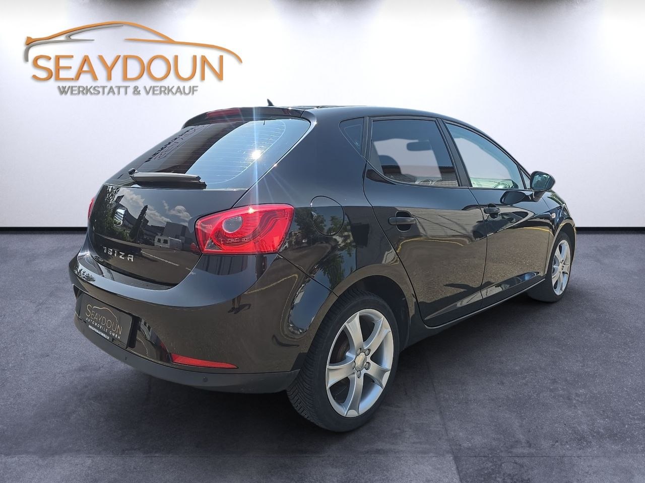 SEAT IBIZA-showroom-element-2
